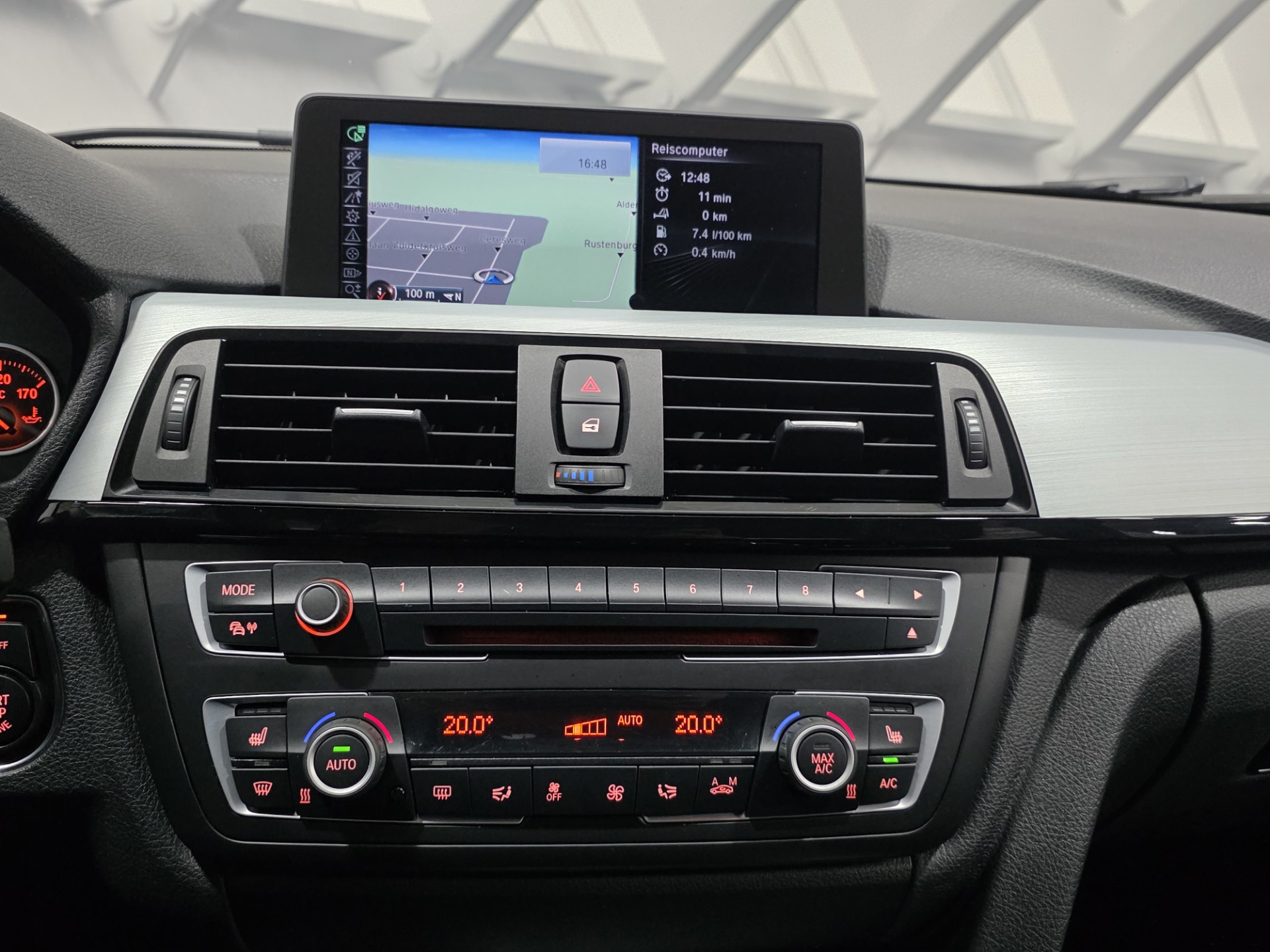 Foto van BMW 320i Ed