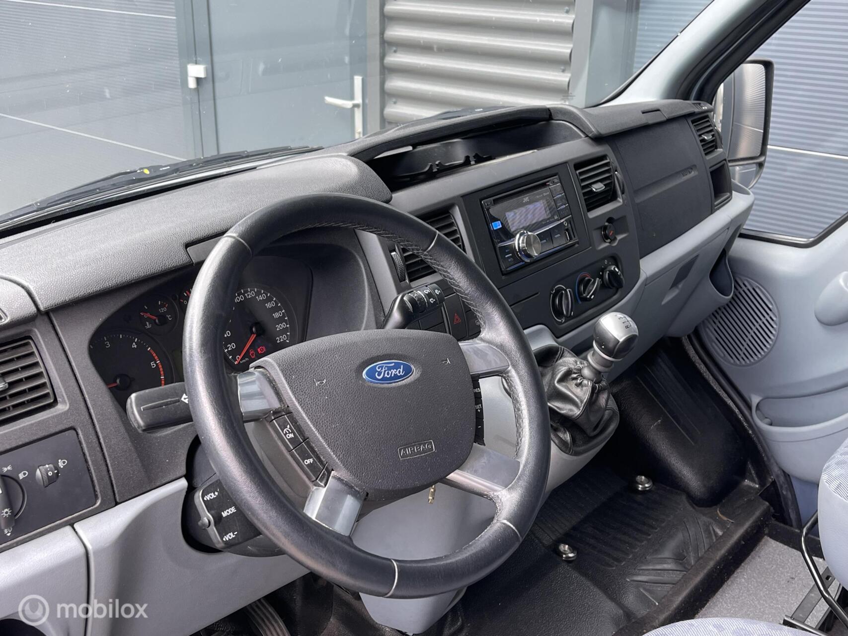 Foto van Ford Transit 260s Van LR 115 4.36