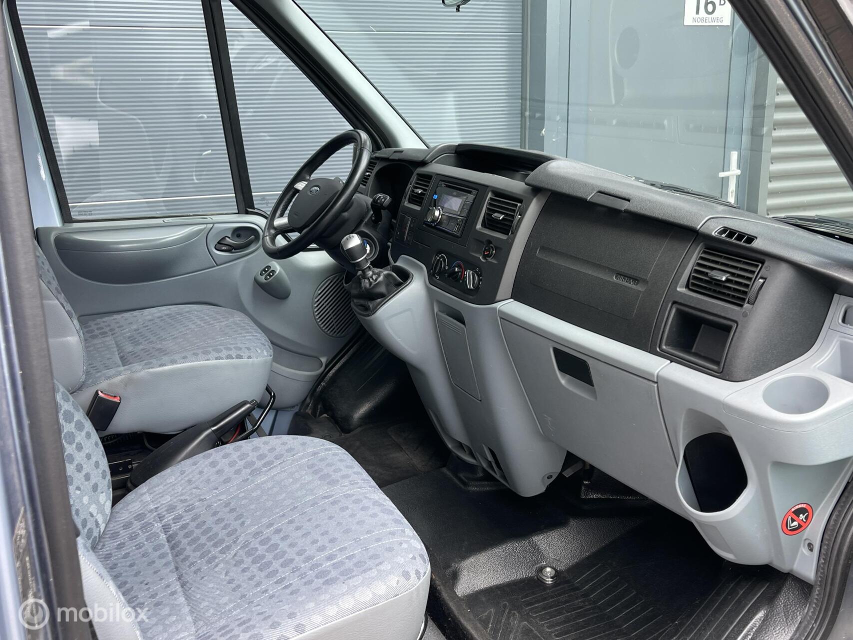 Foto van Ford Transit 260s Van LR 115 4.36