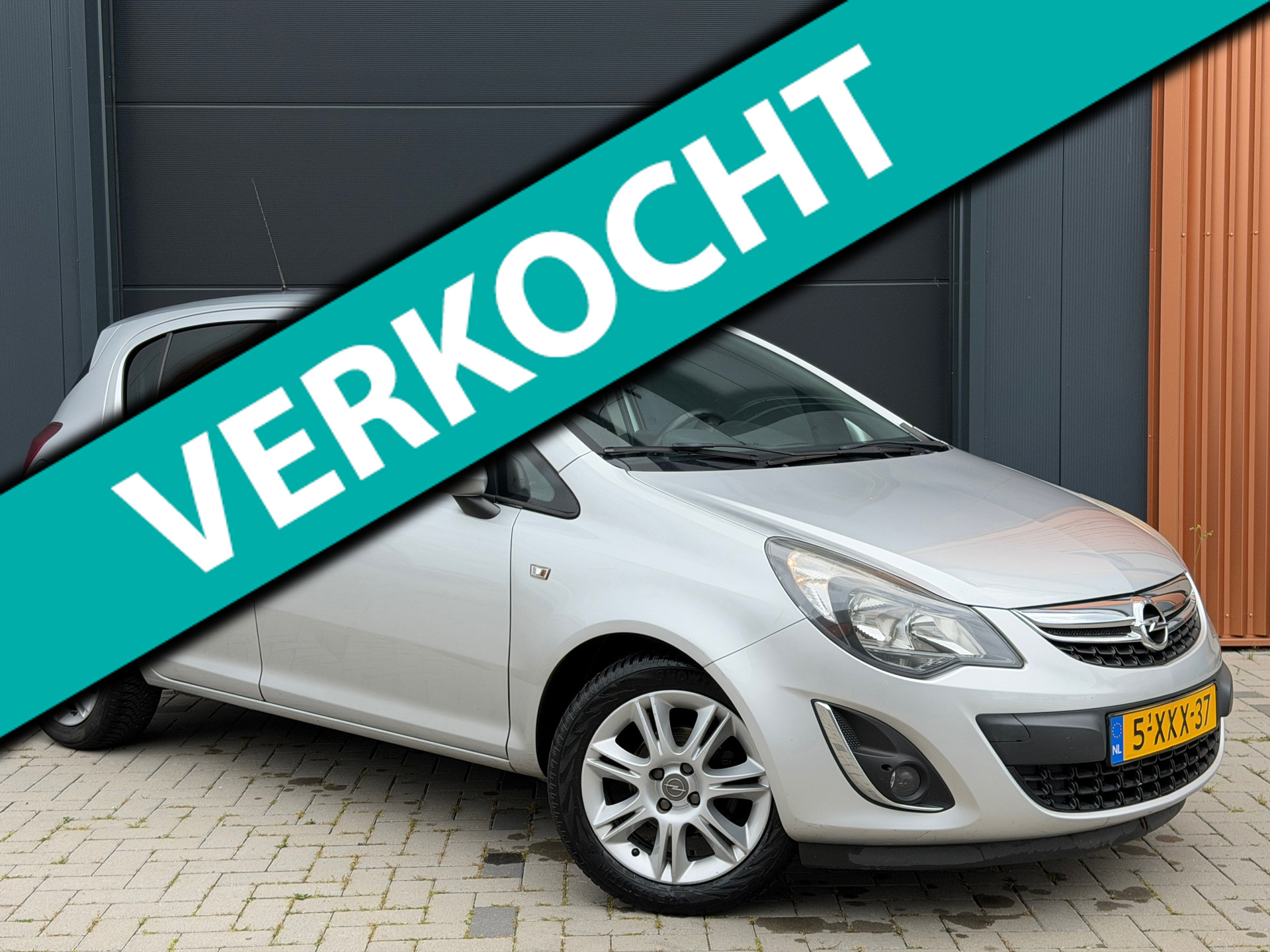 Opel Corsa 1.4-16V BlitZ navi, airco, cruise, parkeersensoren, nette staat 2014 - voorkant