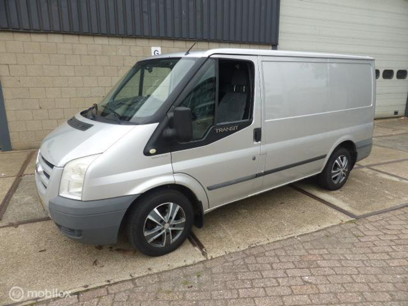 Ford Transit 260s Van 85dpf LR 4.23 260S 2.2 TDCI Ambiente 2011 - voorkant
