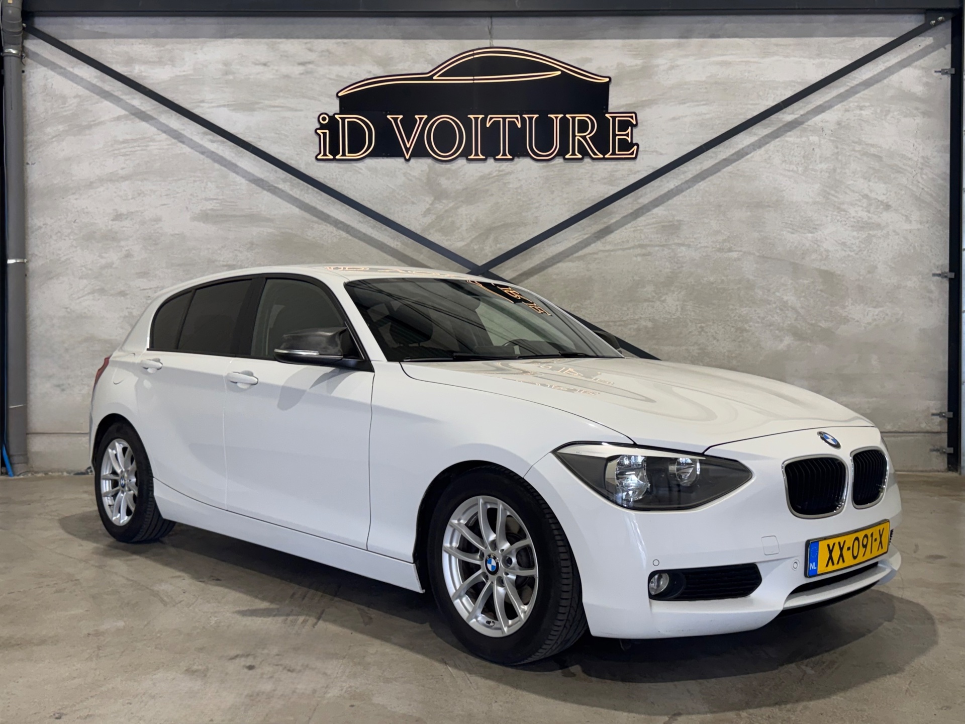 BMW 114i 114i EDE Executive STOELVERWAR|PARKEERSENSOREN 2015 - voorkant