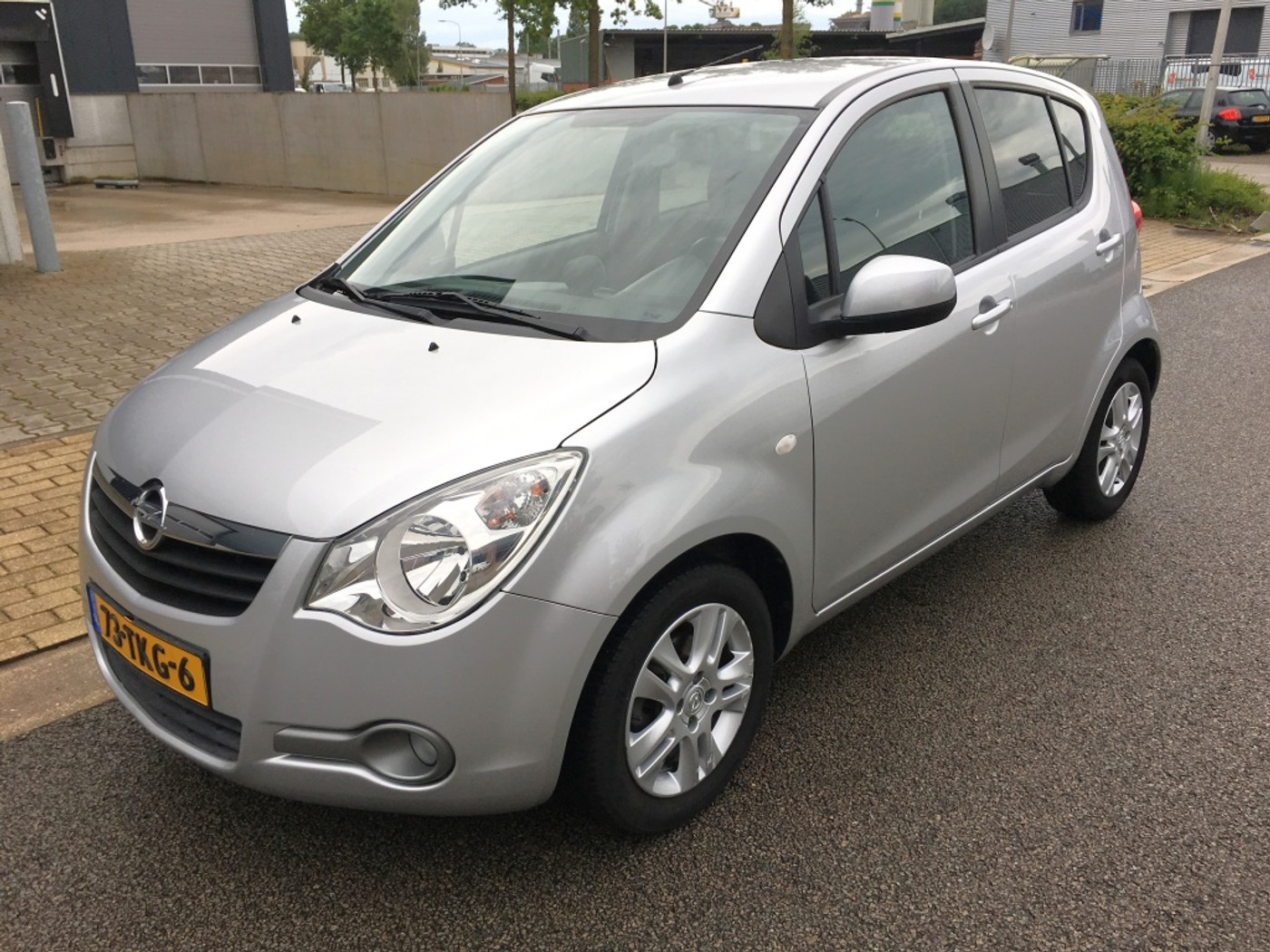 Opel Agila 1.0 Edition 2012 - voorkant