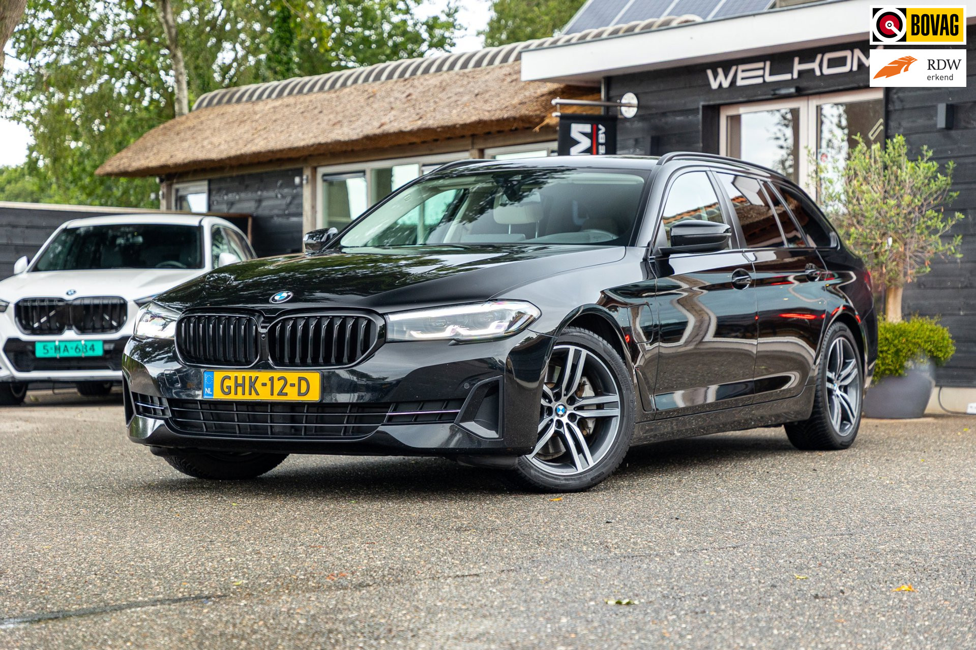 BMW 530e 530e Business Edition Plus Soh 89% I Trekhaak I Luxe leder I Led I Stuur & stoelverwarming I Camera I Android 2021 - voorkant