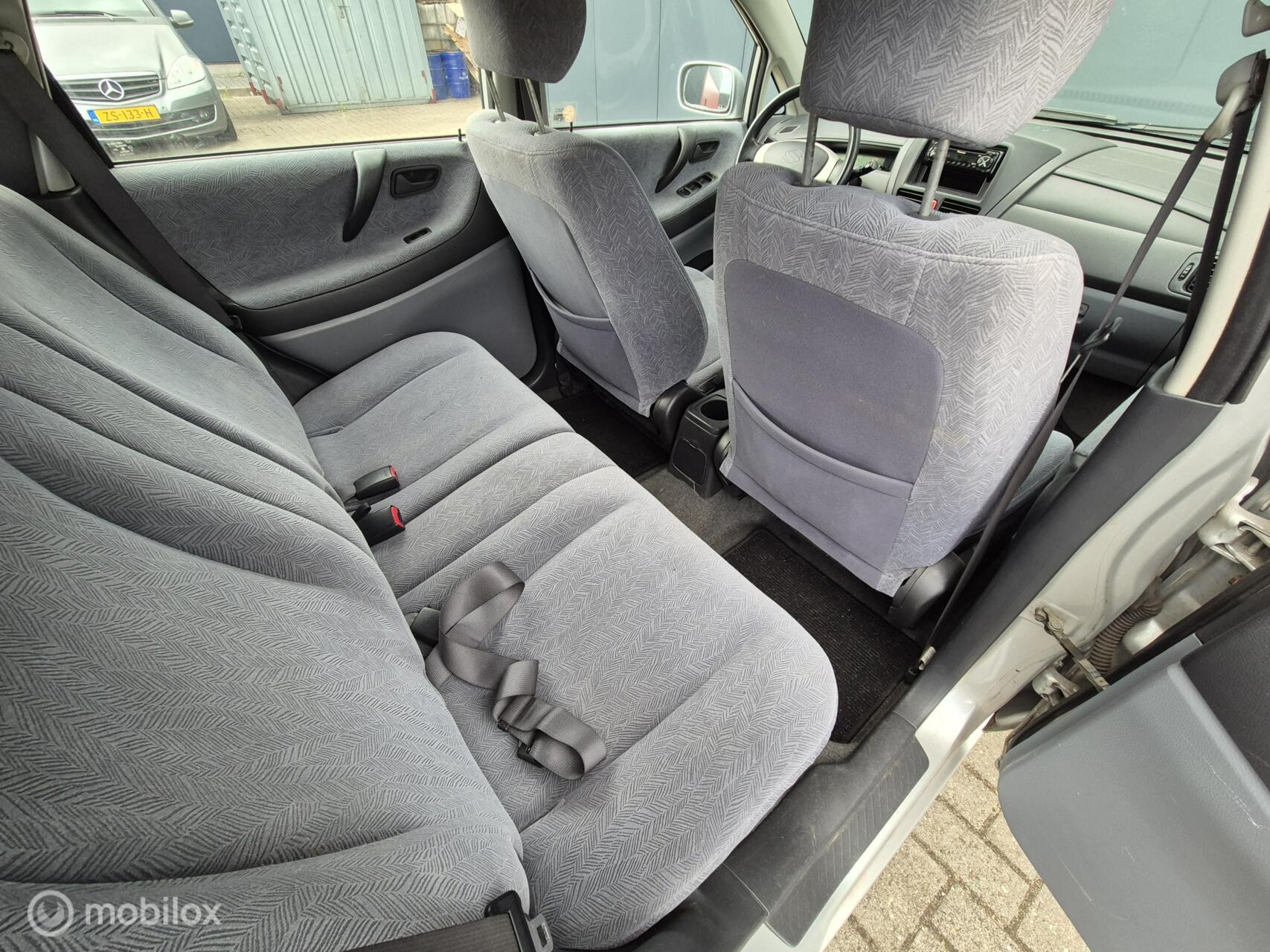 Foto van Suzuki Liana