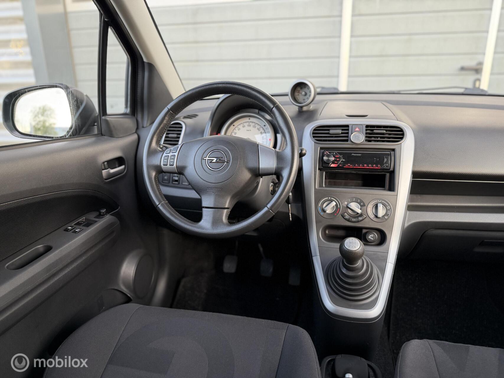 Foto van Opel Agila