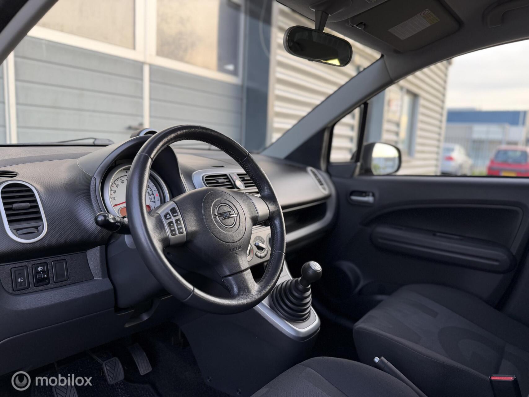 Foto van Opel Agila