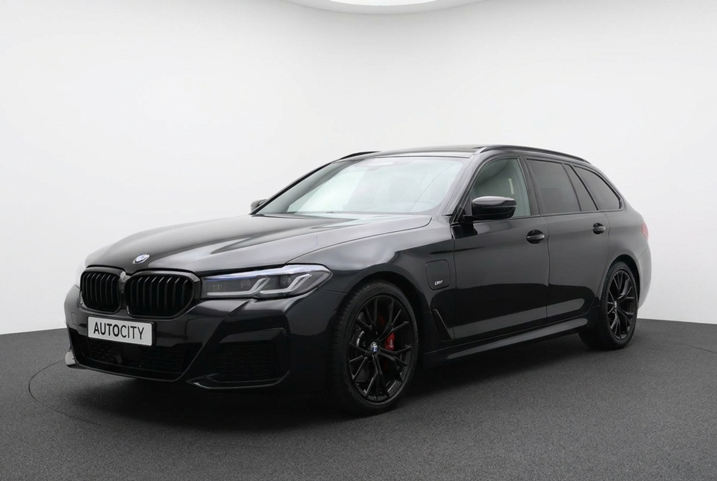 BMW 530e 530e M Sport Pano l Laser l 360 l HUD l VOL OPTIES 2023 - voorkant