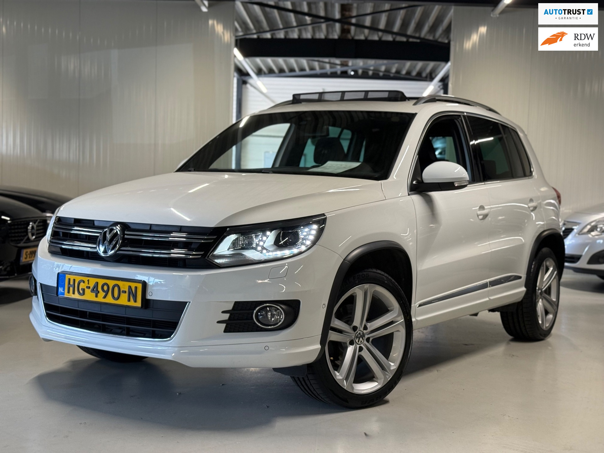 Volkswagen Tiguan 1.4 TSI R-Line Edition|Pano|Automaat|Trekhaak! 2015 - voorkant