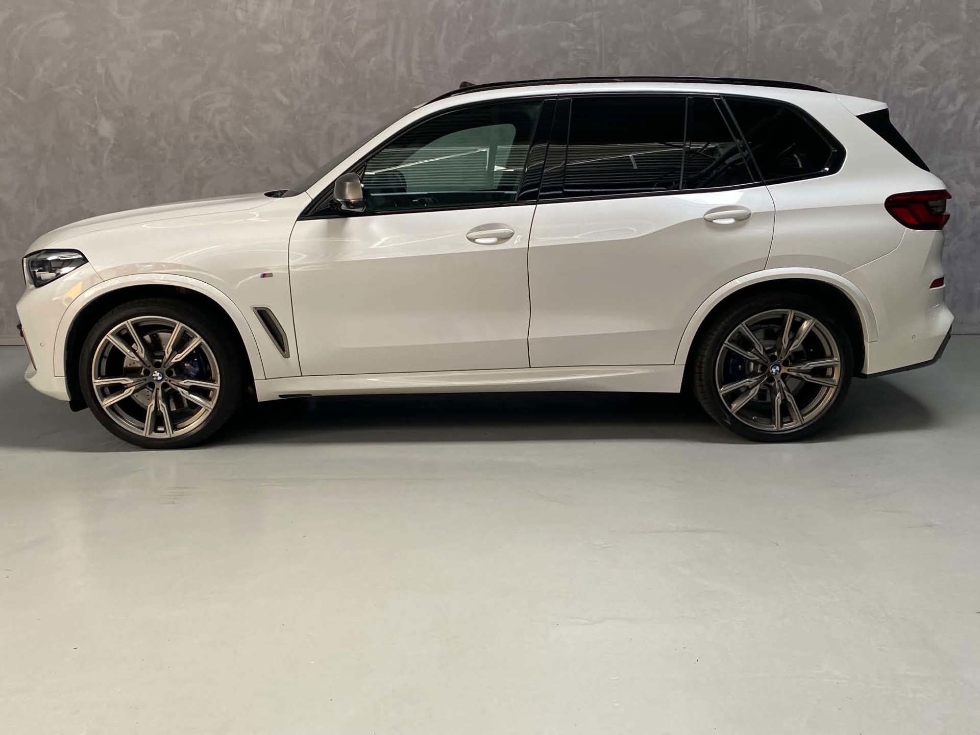 Foto van BMW X5 M50d