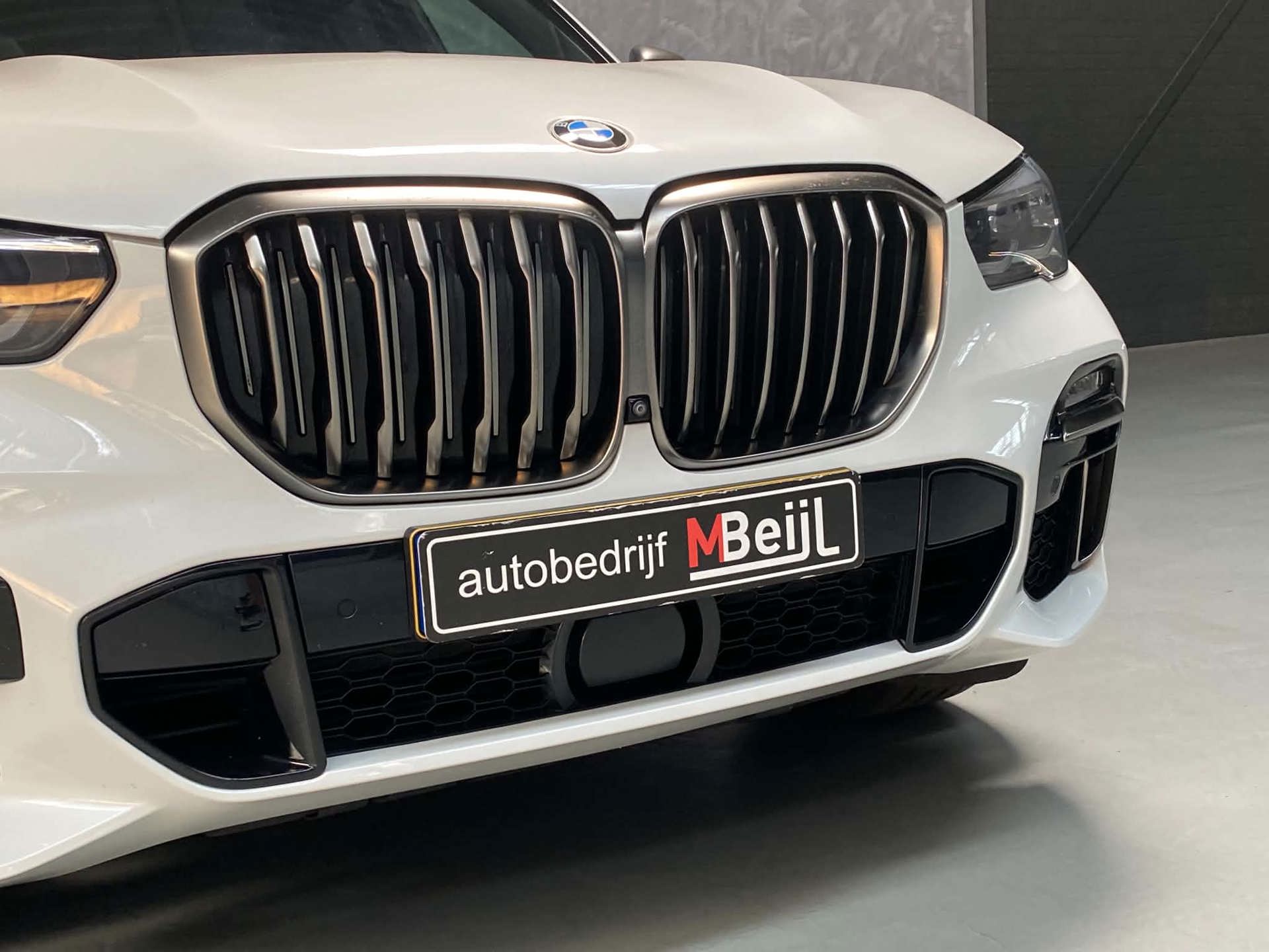 Foto van BMW X5 M50d