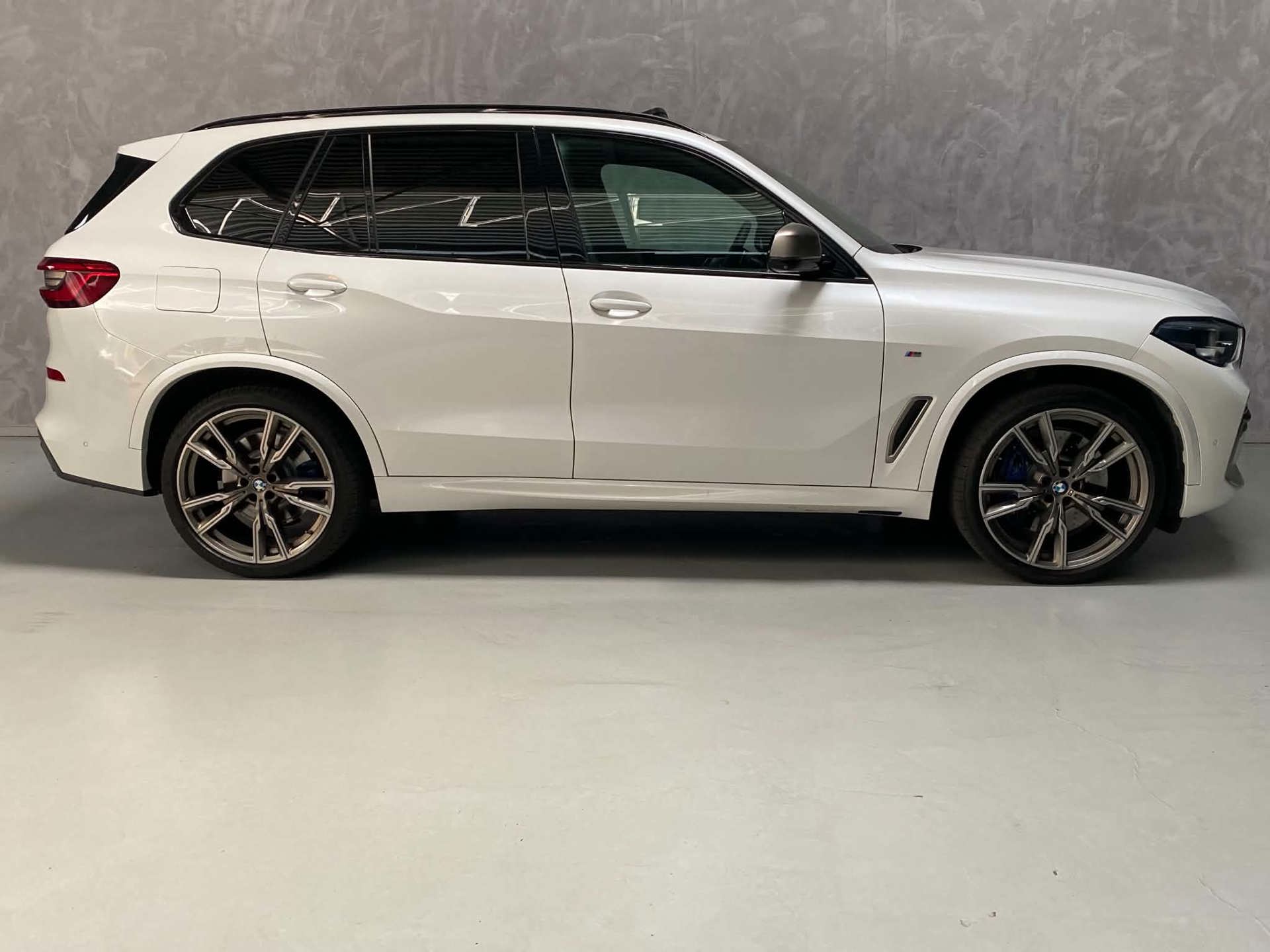 Foto van BMW X5 M50d