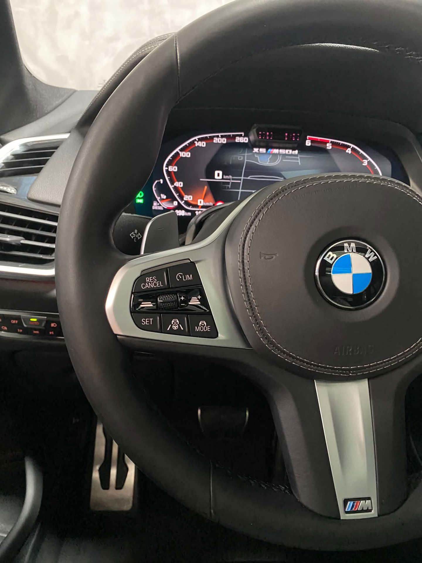 Foto van BMW X5 M50d