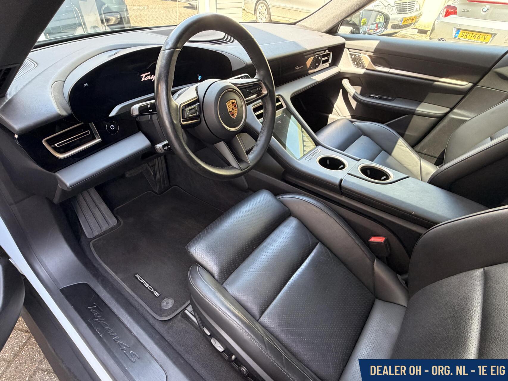 Foto van Porsche Taycan 4s