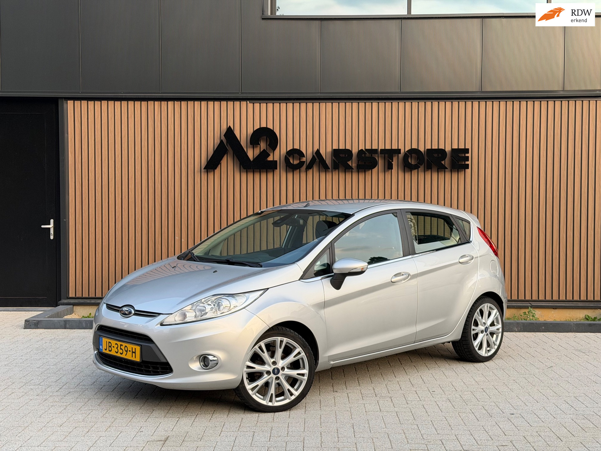 Ford Fiesta 1.4 Titanium XENON STOELVERWARMING NETTE AUTO 2011 - voorkant
