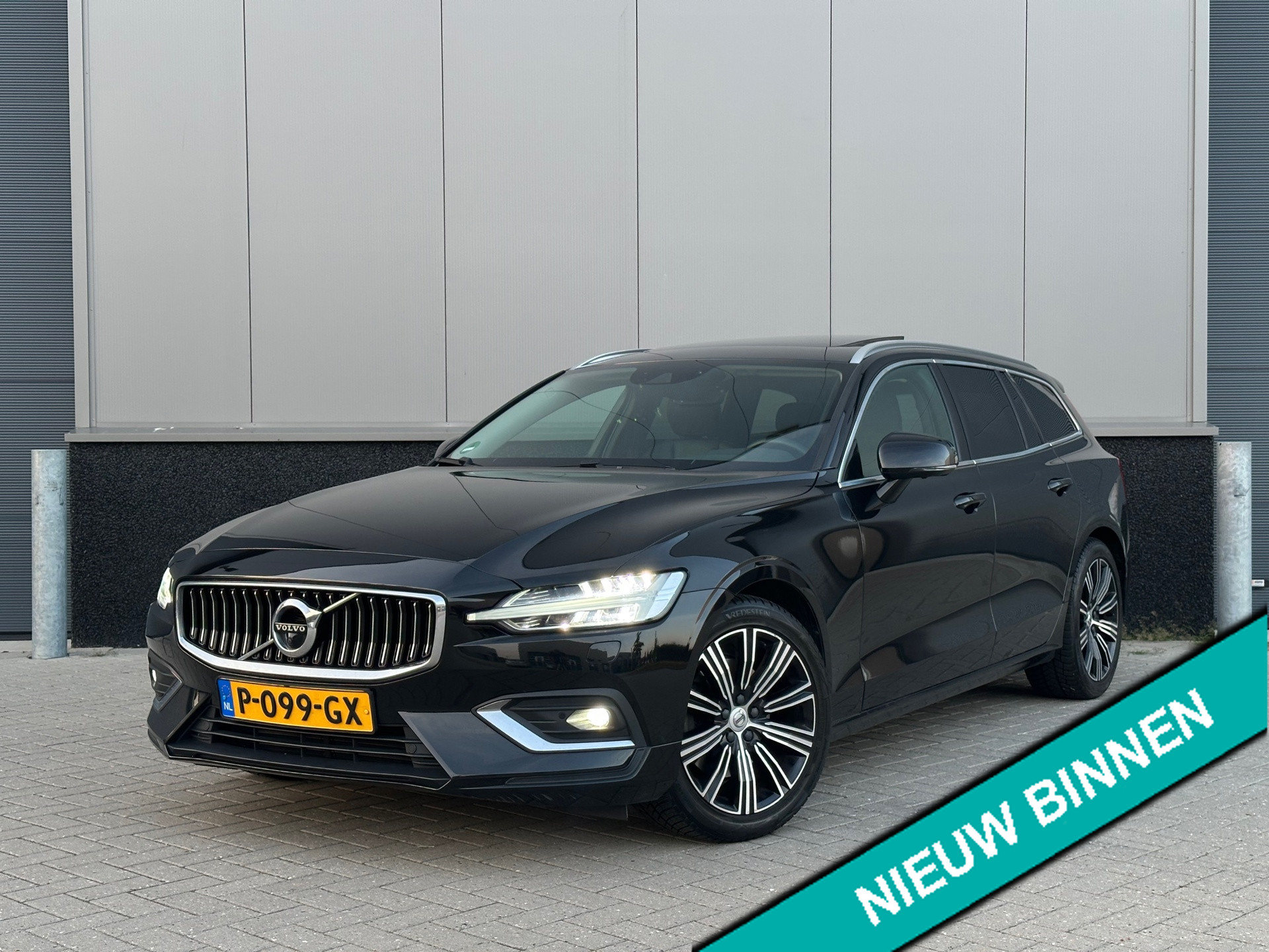 Volvo V60 2.0 B3 R-Design Pano Trekhaak 360 camera Leer Memory 2020 - voorkant
