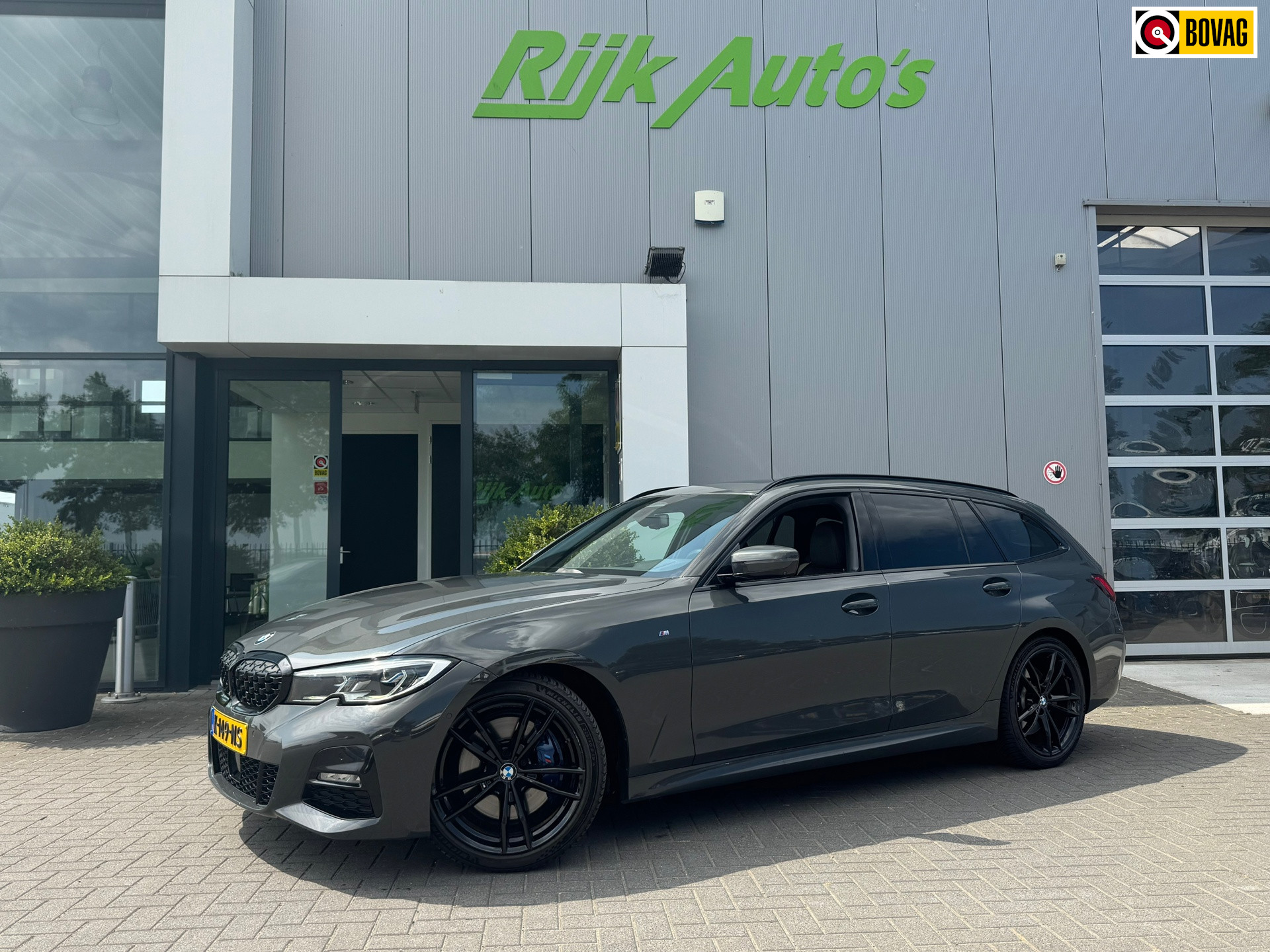 BMW 330i 330i Introduction High Executive * Panoramadak * 360 Camera * Harman Kardon 2020 - voorkant