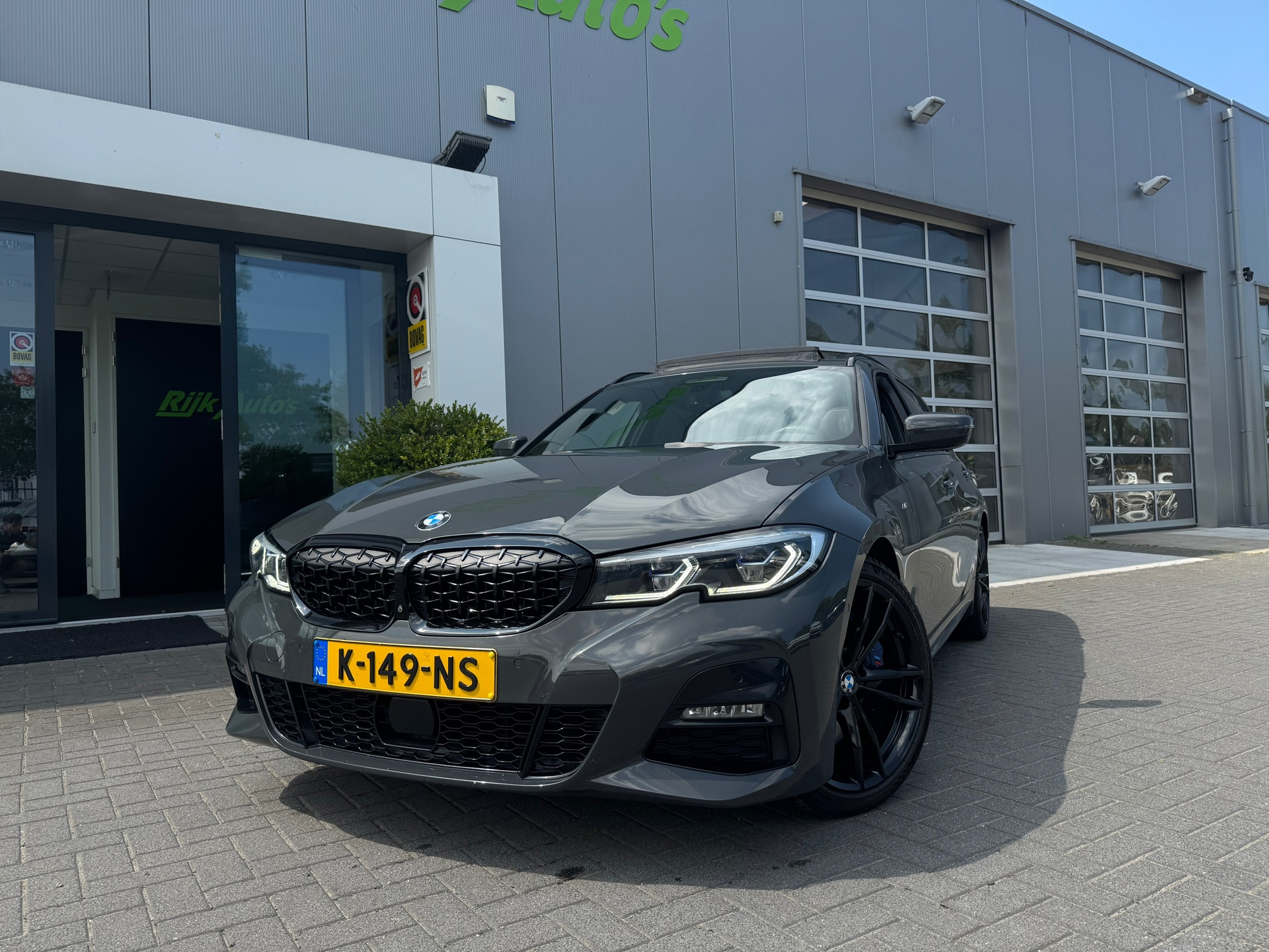 Foto van BMW 330i