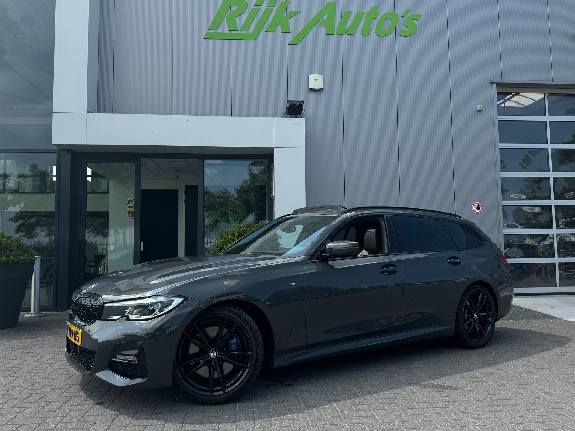 Foto van BMW 330i