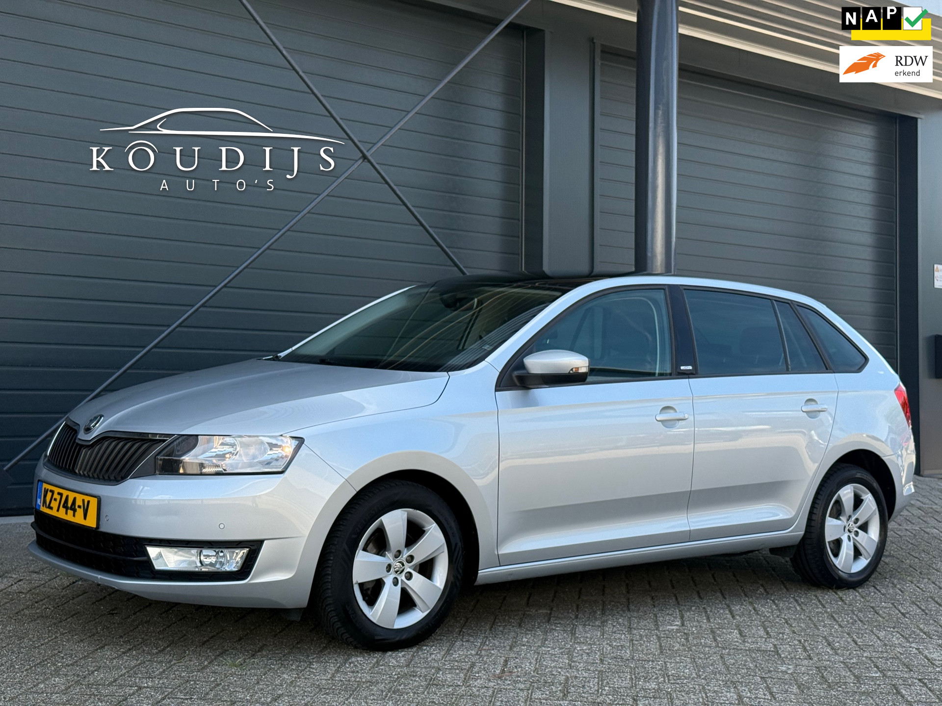 Skoda Rapid 1.2 TSI Greentech JOY, Panodak, Stoelverwarming, Climate, Cruise 2017 - voorkant