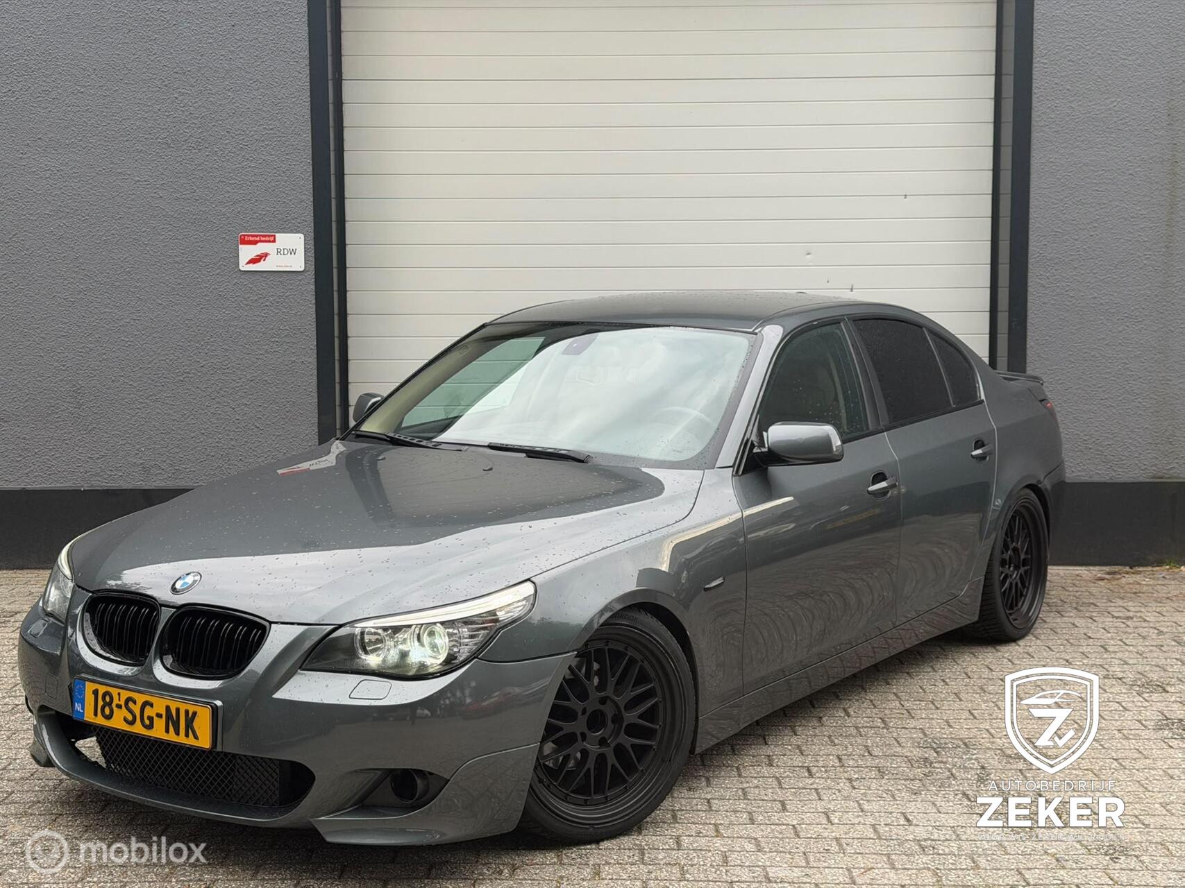 BMW 5er Reihe 523i Executive / m pakket / automaat / leer / 2006 - voorkant