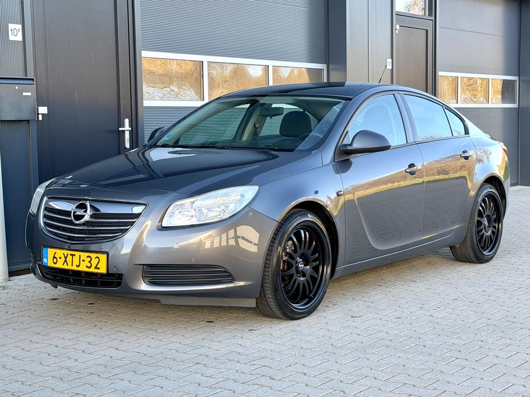 Opel Insignia 1.8 Cosmo Rijdt en schakelt goed ! - Airco Navi 2009 - voorkant