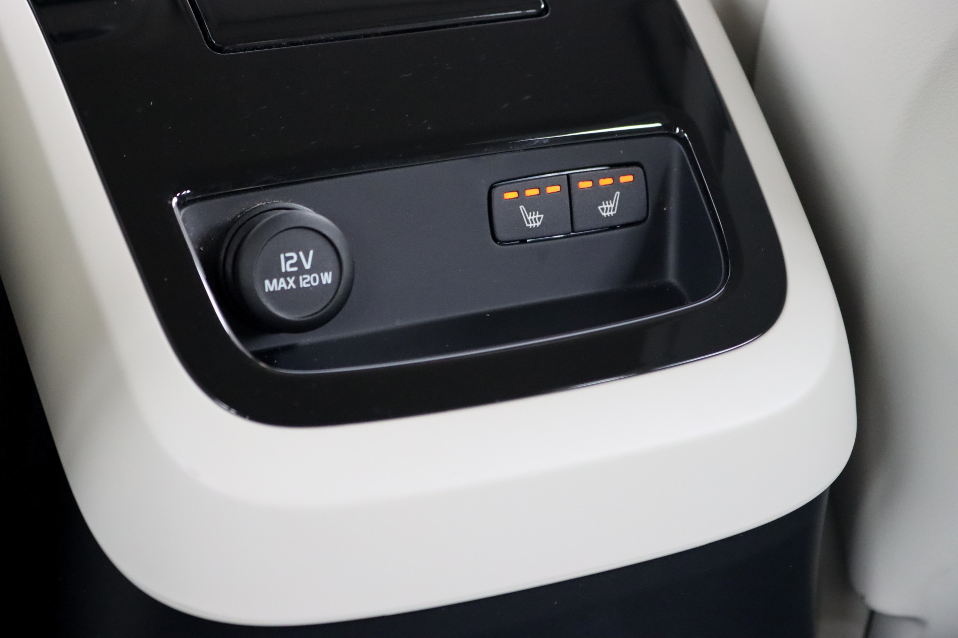 Foto van Volvo V60 T8 Twin Engine