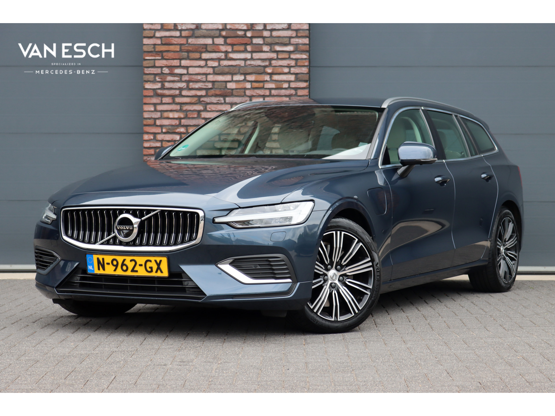 Volvo V60 T8 Twin Engine 2.0 T8 Twin Engine AWD Inscription | 2020 - voorkant