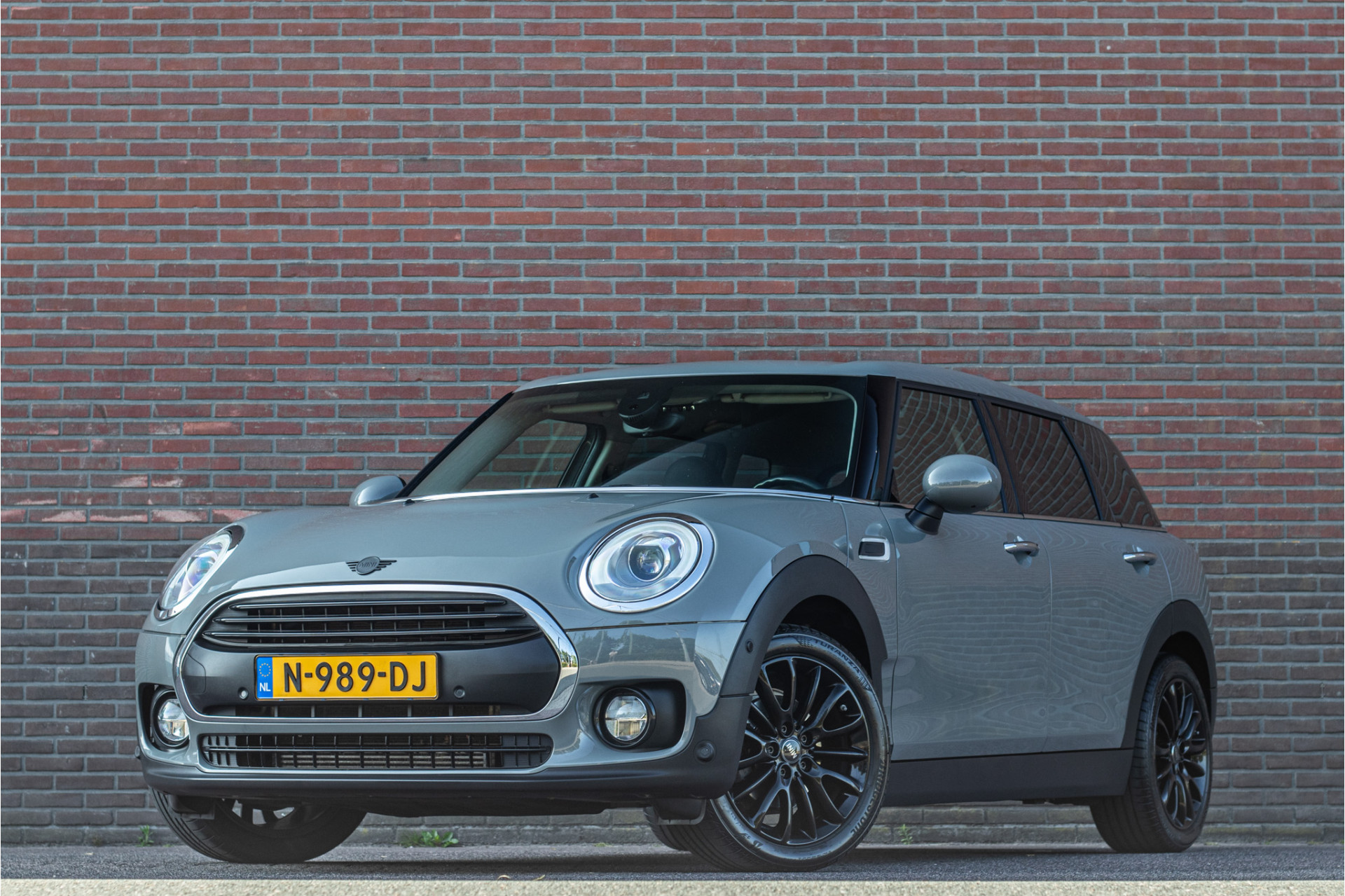 Mini Clubman One 1.5 Automaat One Pepper, Stoelverwarming, Camera, Full LED, Park Assist, Keyless, Bluetooth, Climate control. 2018 - voorkant