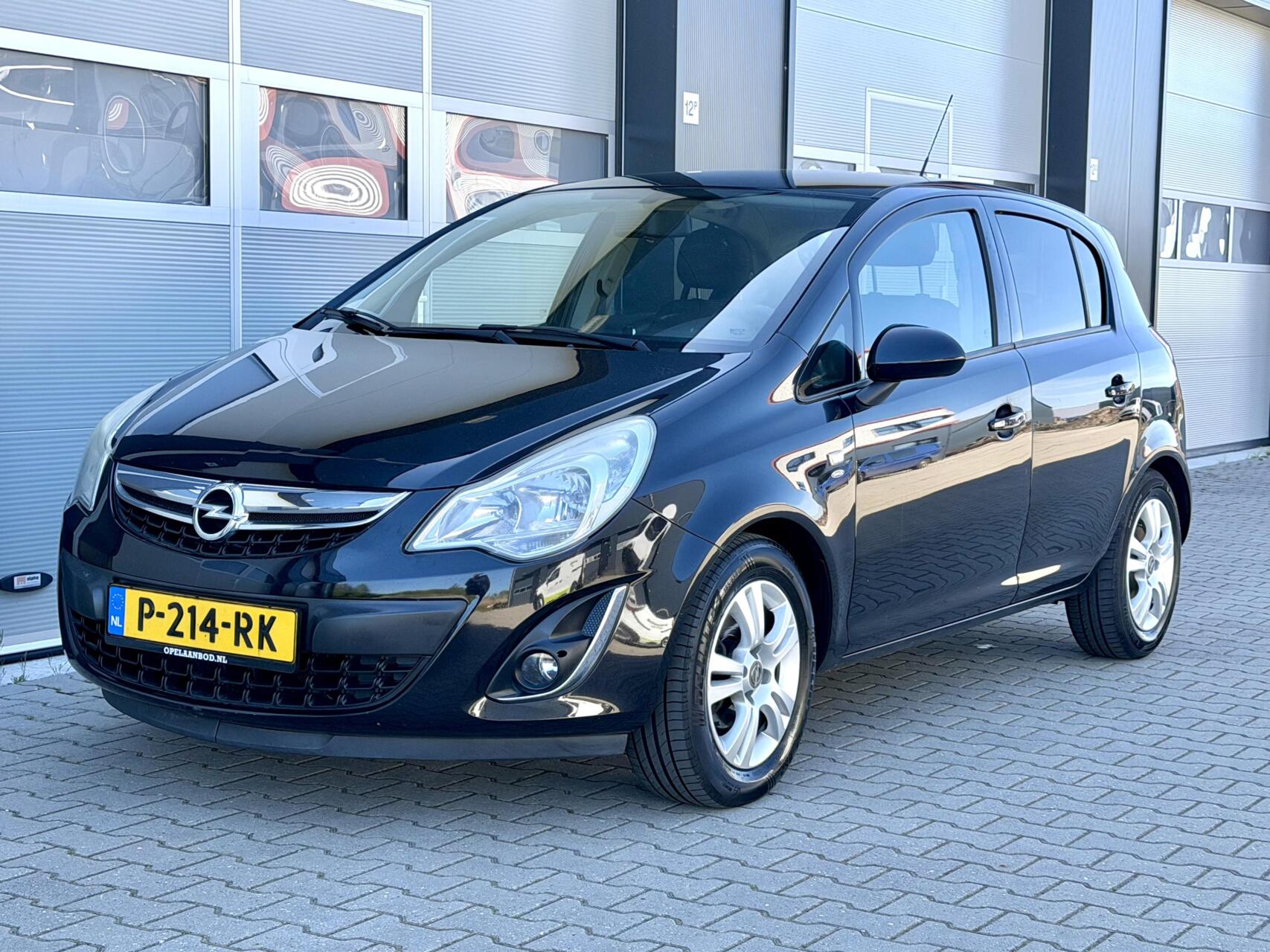 Opel Corsa 1.4-16V - Airco - 4 Deurs - PDC - Facelift model 2011 - voorkant