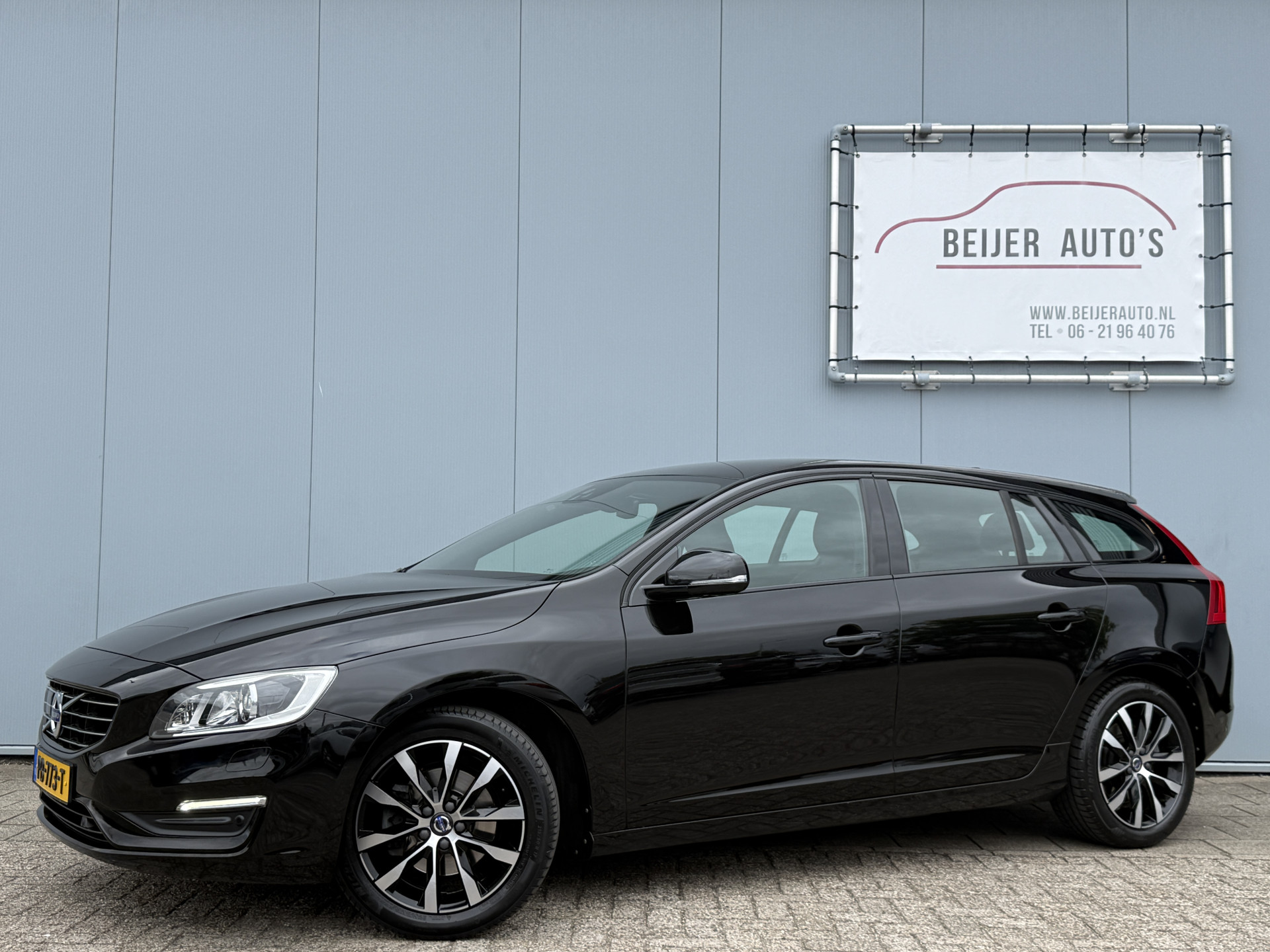 Volvo V60 2.0 T3 Polar+ Dynamic 2017 - voorkant