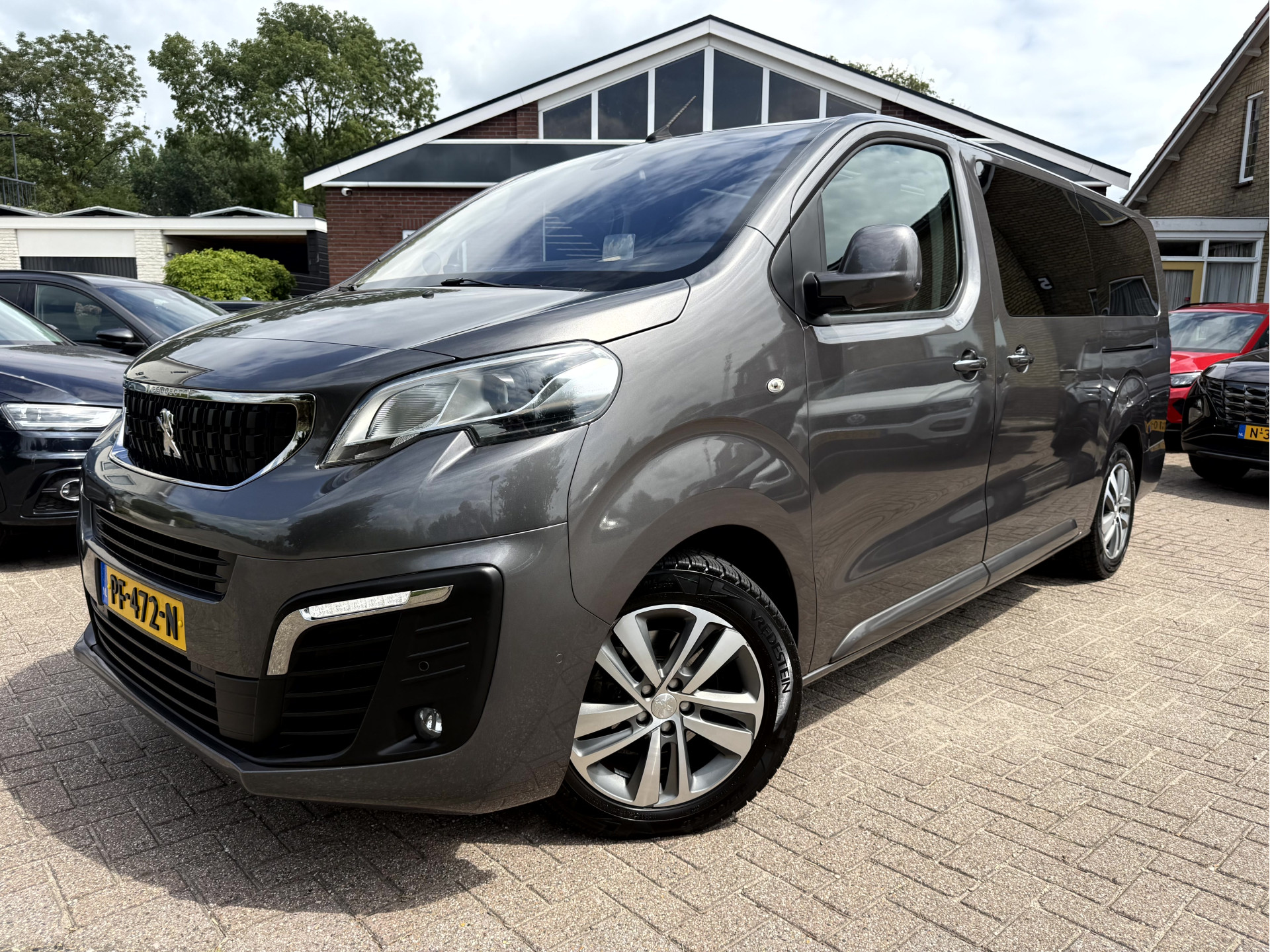 Peugeot Expert Traveller 2.0 BlueHDi 150pk  Business VIP Long 6-Persoons 2017 - voorkant