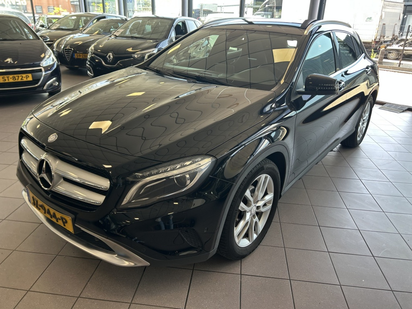 Mercedes-Benz Gla 180 180 Ambition Eerste Eig 24 DKM BJ 2016 !!! 2016 - voorkant