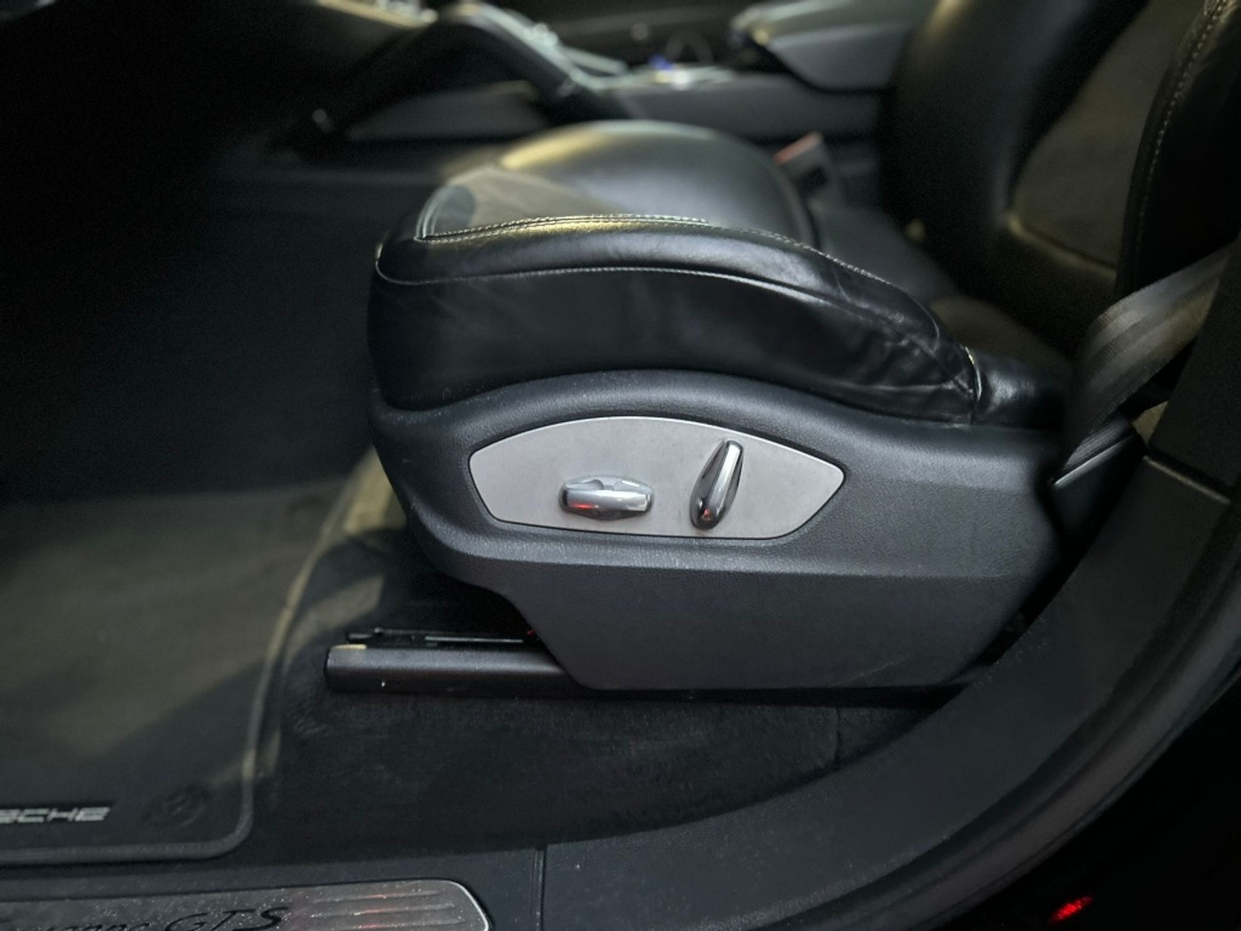 Foto van Porsche Cayenne GTS