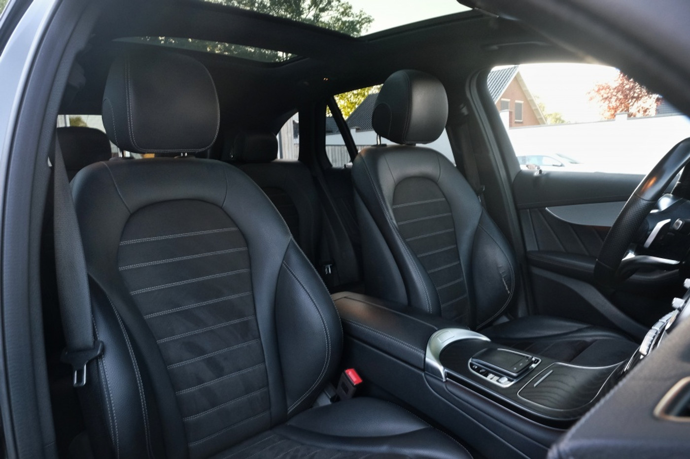 Foto van Mercedes-Benz GLC 300 E 4Matic