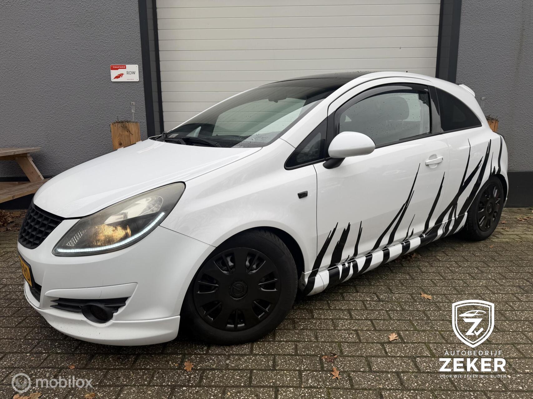 Opel Corsa 1.4-16V '111' Edition / Uniek / SPORT /Led /158PK 2010 - voorkant
