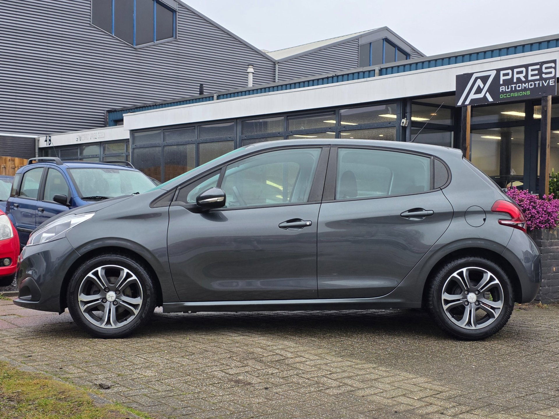 Peugeot 208 1.2 PureTech Blue Lion |AIRCO|CRUISE|NAVI|LMV 2017 - voorkant