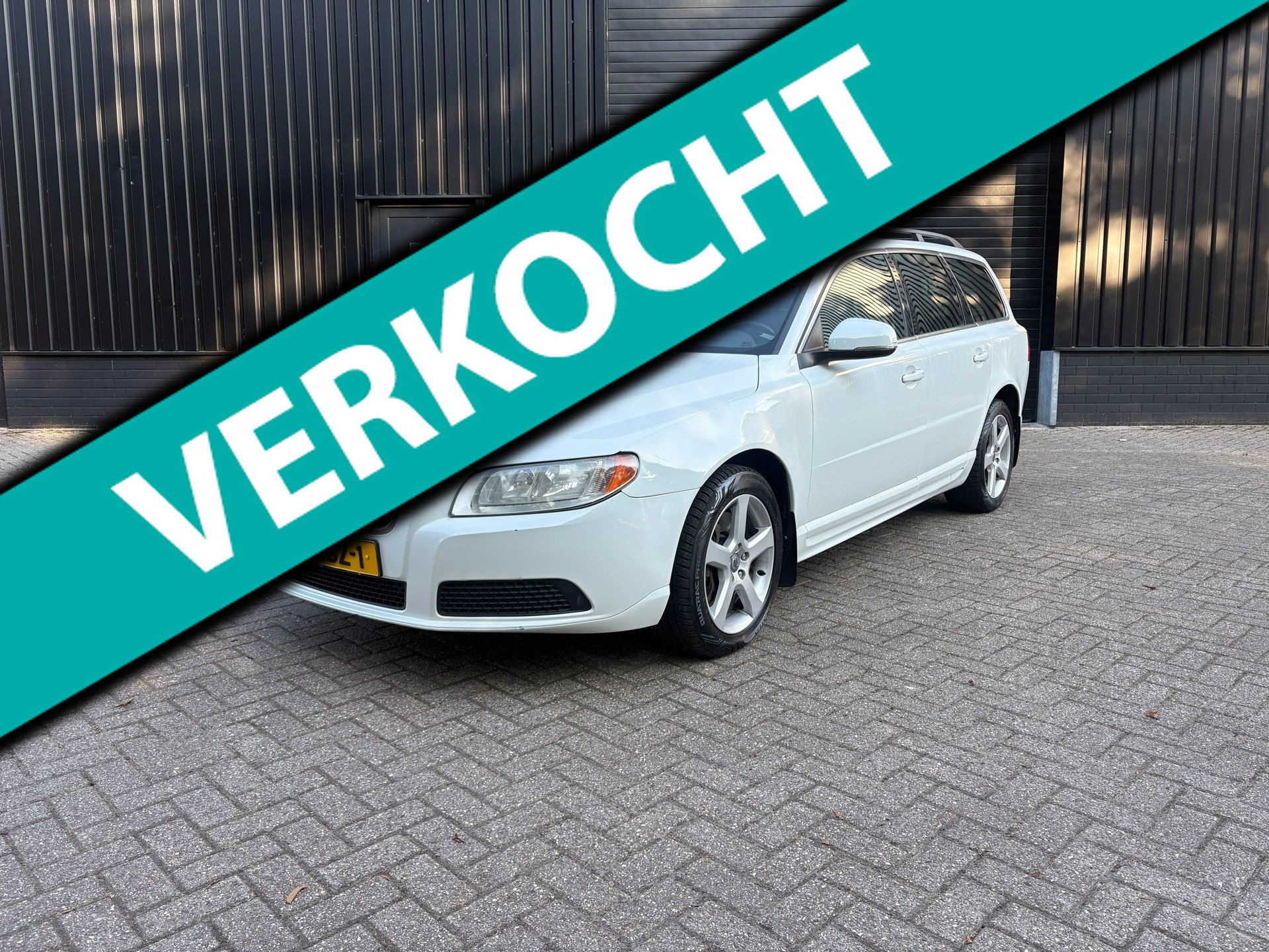Volvo V70 2.4 D5 Momentum| EXPORT EX BPM 2012 - voorkant