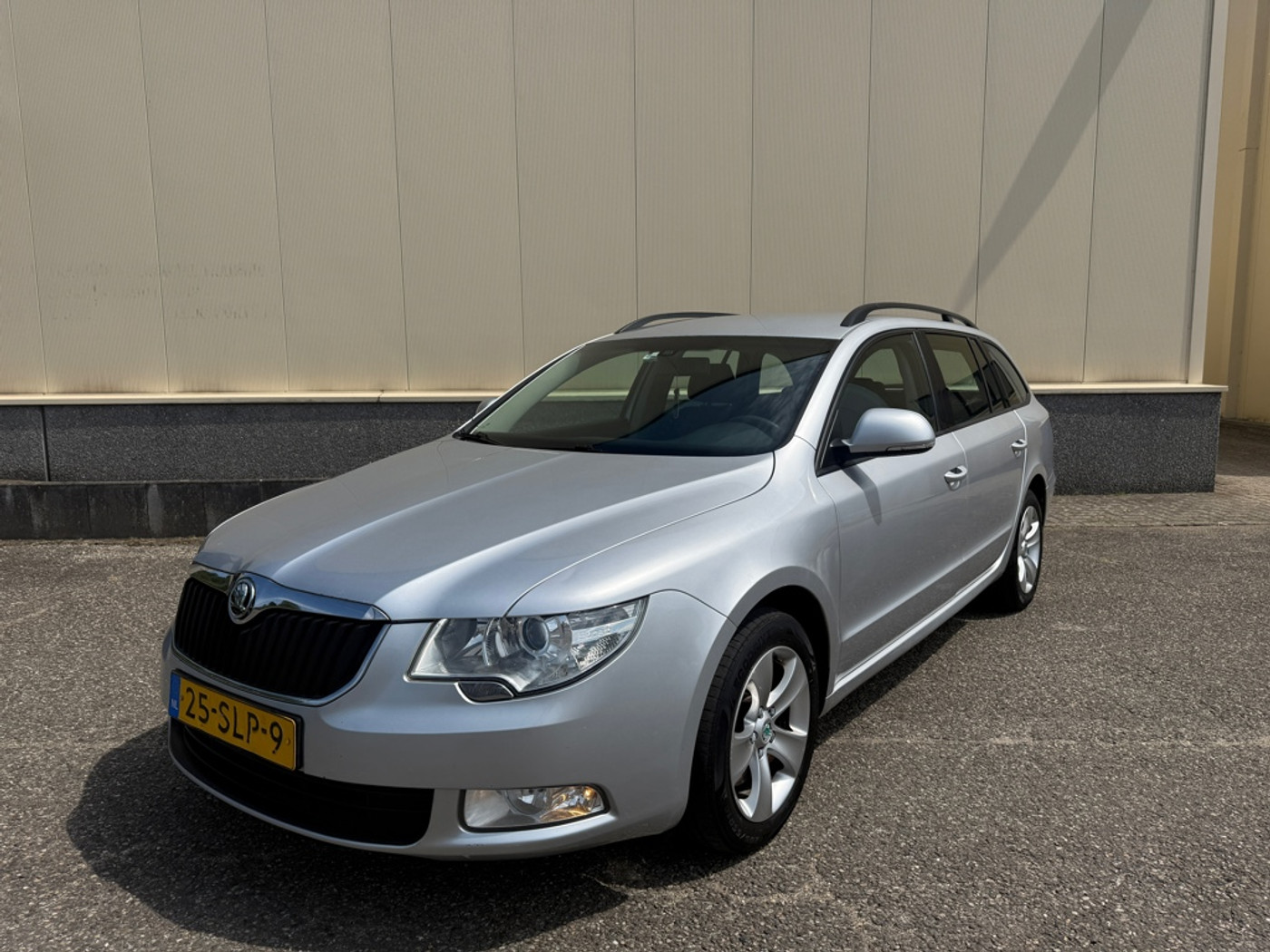 Skoda Superb 1.4 TSI Comfort Airco ijskoud ! 2011 - voorkant