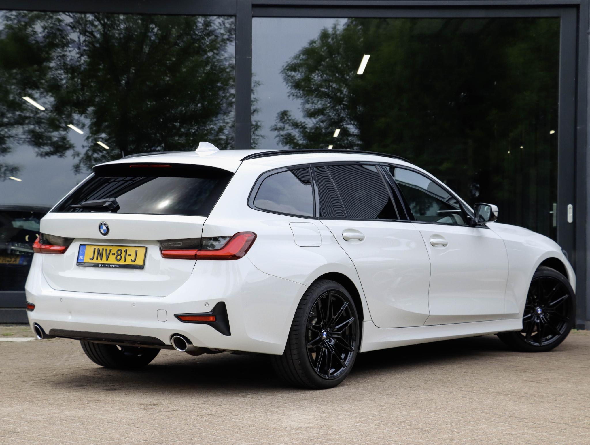 Foto van BMW 330i