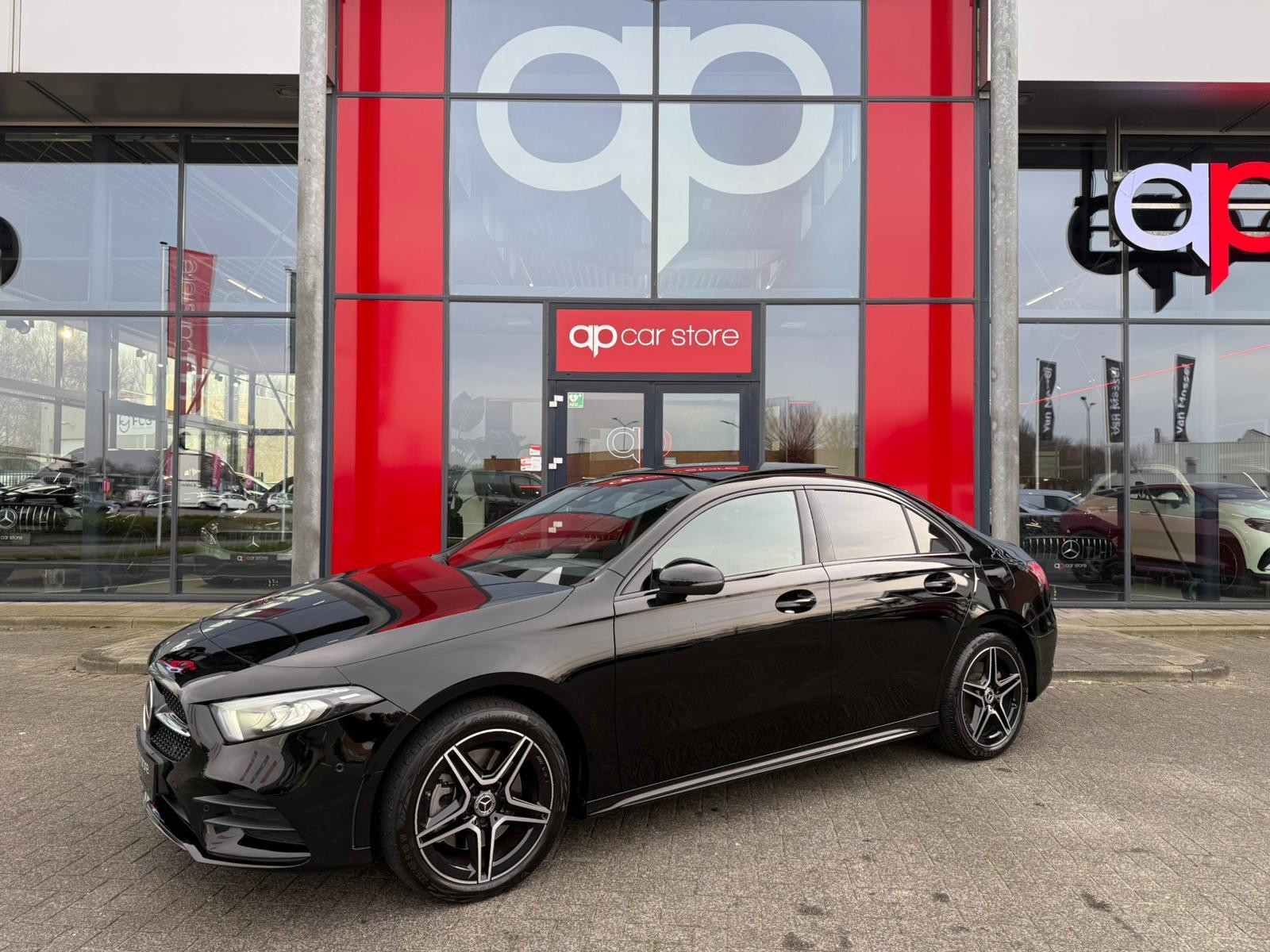 Mercedes-Benz A 250 E 250 e AMG pakket Panorama 2022 - voorkant