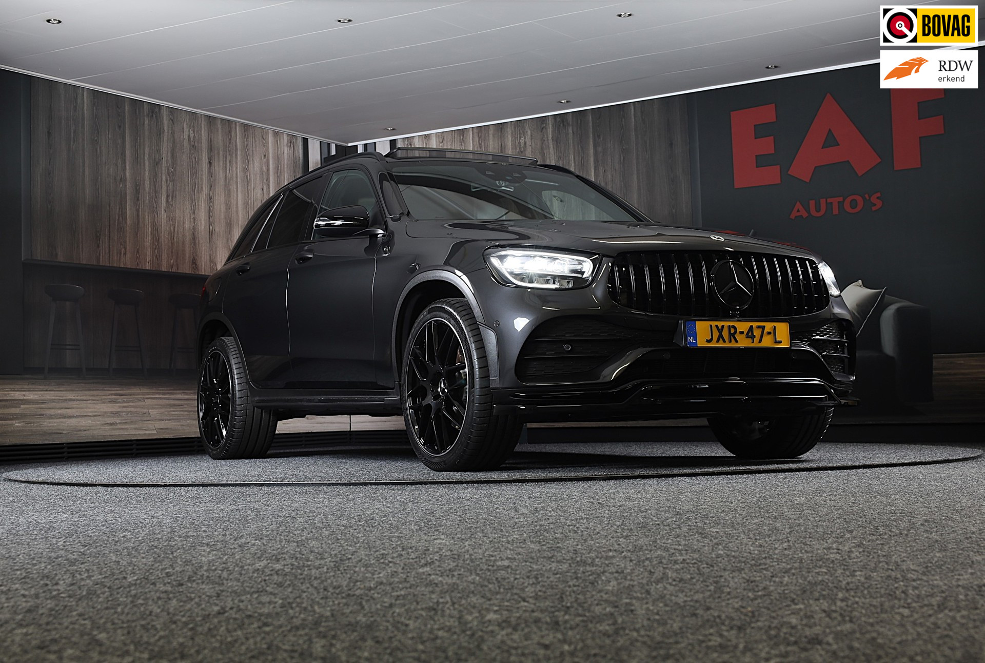 Mercedes-Benz GLC 300 E 4Matic 300e 4MATIC AMG 63 Look / Digital Cockpit / Camera / Cruise Control / Augmented Reality / Open Pano / 21 2021 - voorkant
