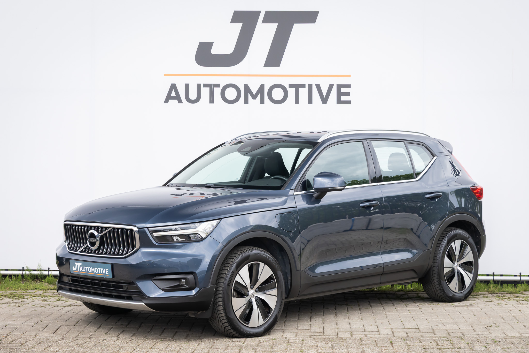 Volvo XC40 1.5 T5 Recharge pro Camera | PDC | Elektrische kofferbak | Navigatie | Voorruitverwarming | Adaptive cruise control 2021 - voorkant