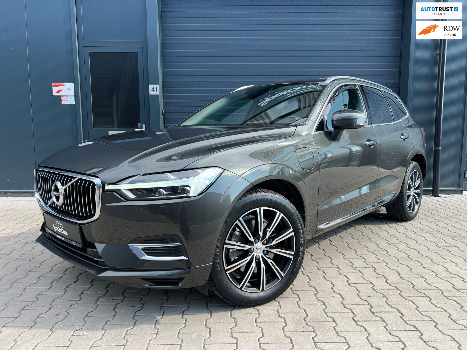 Volvo Xc60 2.0 T8 Twin Engine AWD PANO HUD LUCHTVERING MEMORY 2018 - voorkant