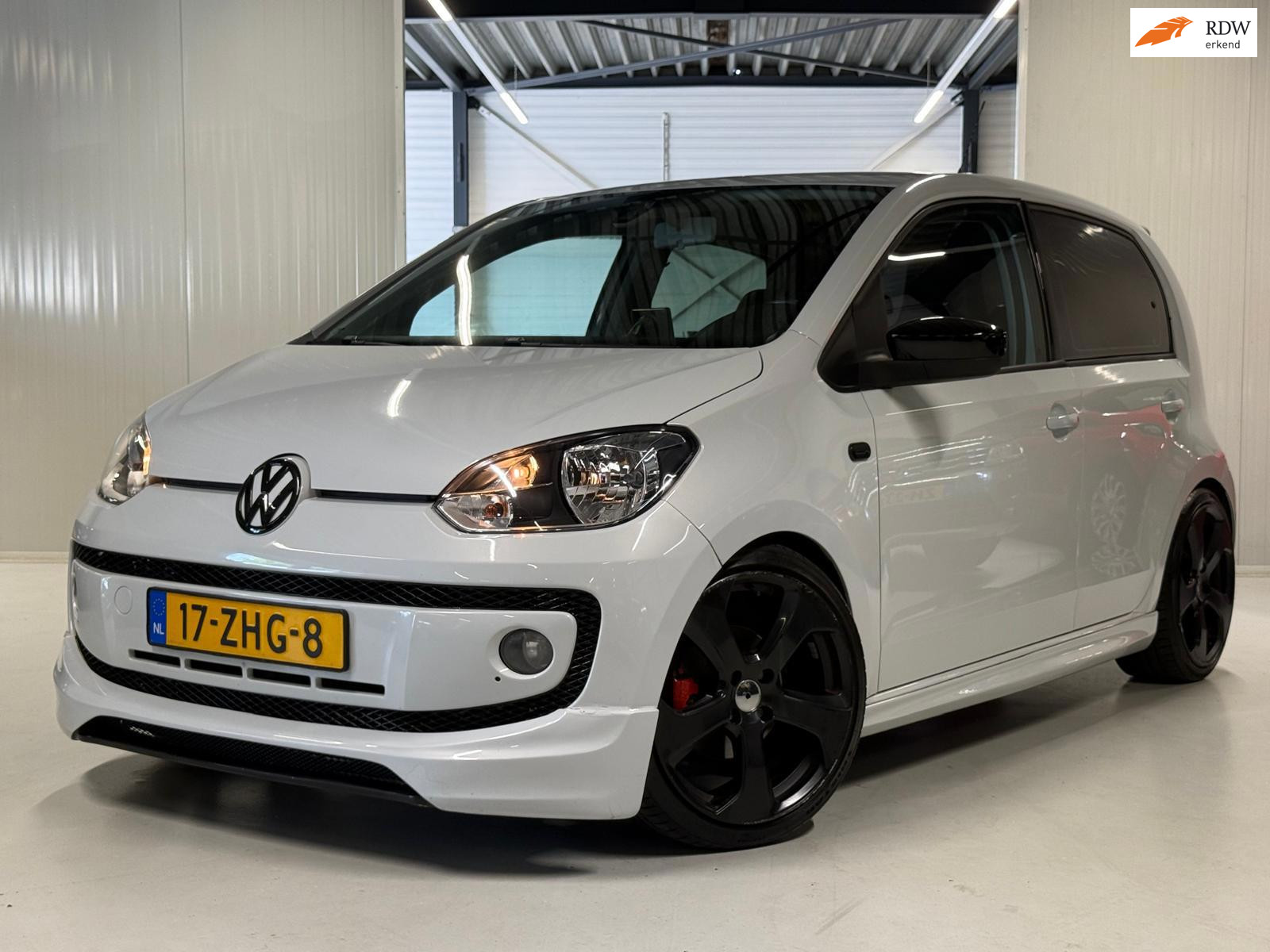 Volkswagen Up 1.0 75pk! high up! Airco|Navi| Sportvelgen!!! 2012 - voorkant