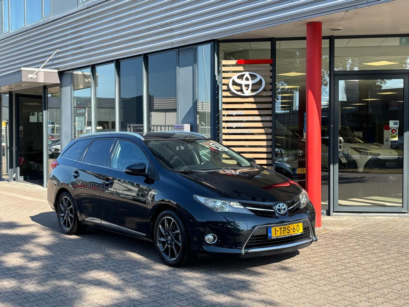 Toyota Toyota Auris 1.8 Hybrid Lease+ | Automaat | Nav | Pano-dak | A. camera | PDC V+A | StoelVW | Goed onderhouden 2014 - voorkant