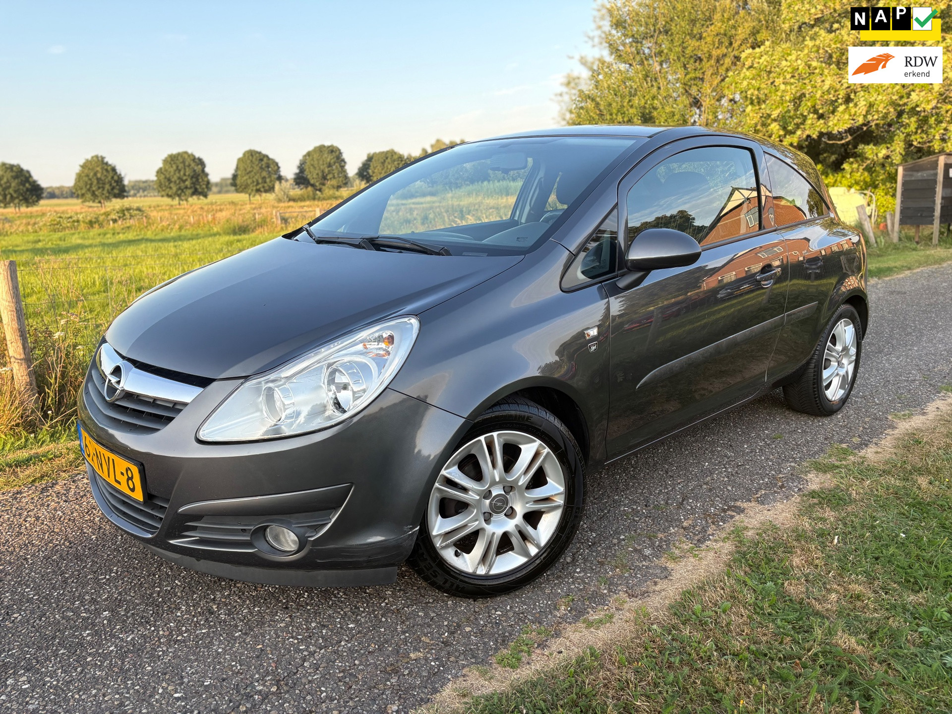 Opel Corsa 1.2-16V Color Ed. 2010 - voorkant