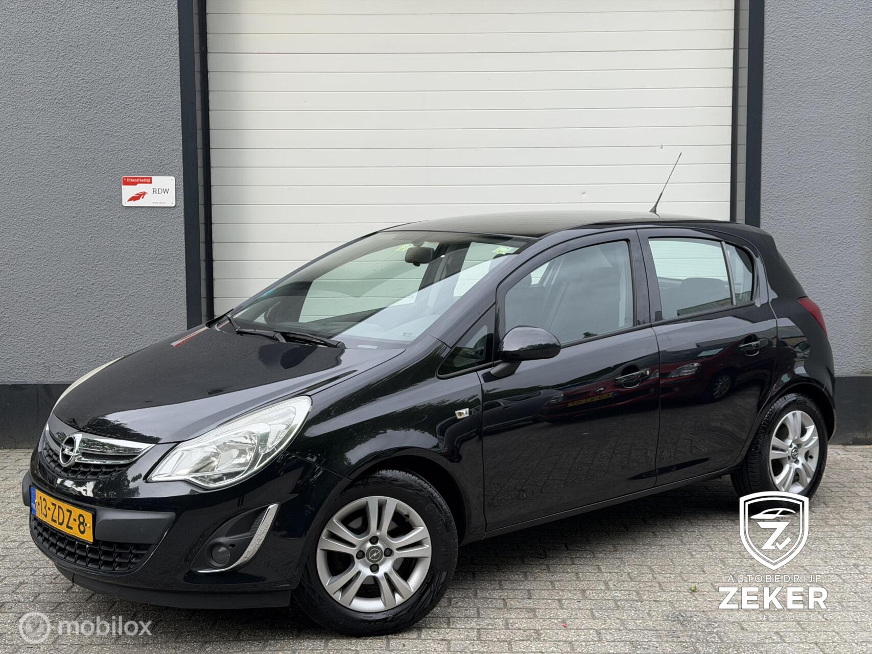 Opel Corsa 1.4-16V / NAP / Cosmo Edition / Airco / 2012 - voorkant