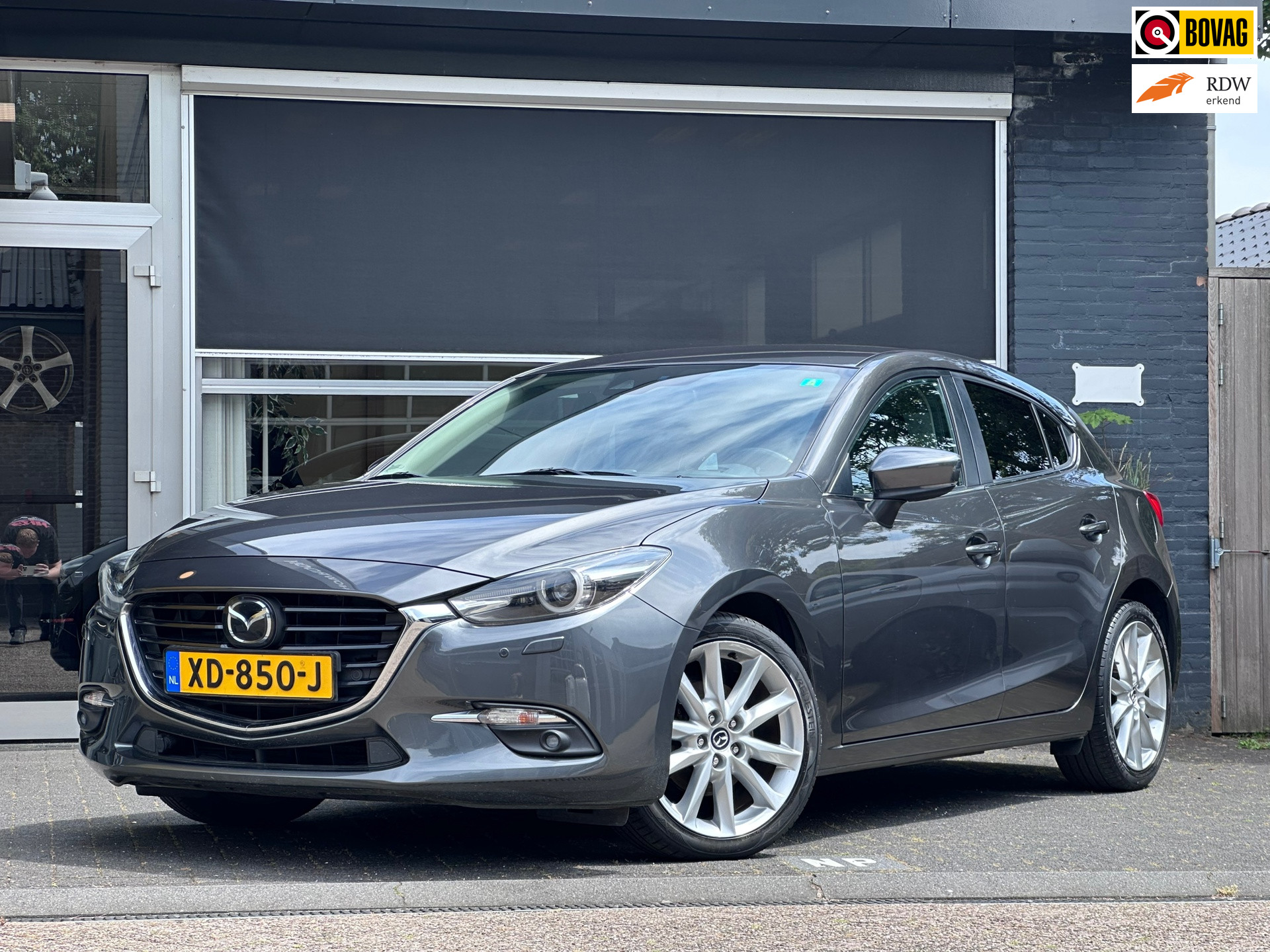 Mazda Mazda3 2.0 SkyActiv-G 165 GT-M ACC / LANE / BOSE / CLIMA / NAVI 2017 - voorkant