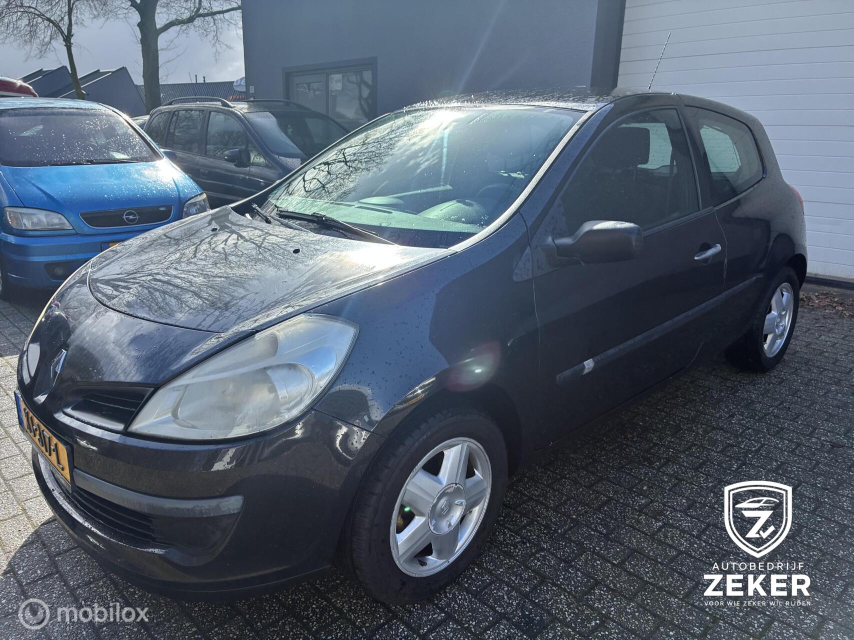 Renault Clio 1.2 TCE Dynamique / NIEUWE APK / AIRCO 2008 - voorkant